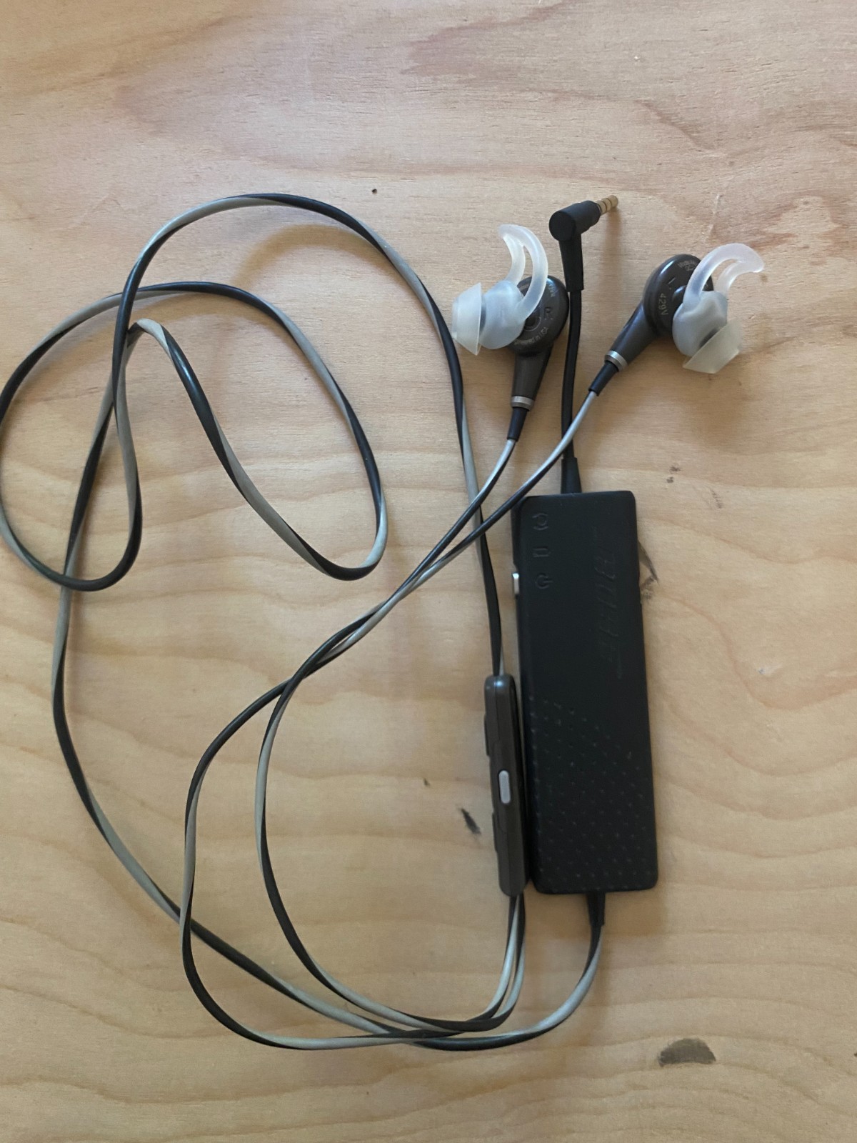 Bose QuietComfort QC20i In-Ear Acoustic Noise Cancelling Headphones