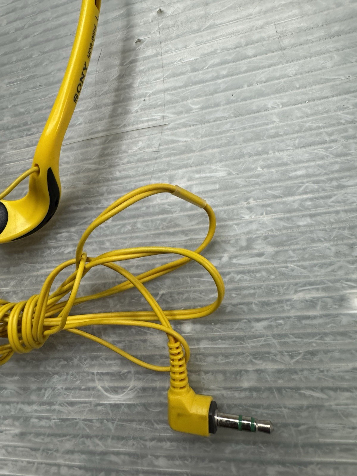 SONY MDR-W014 yellow Sports Walkman Stereo Headphones 3.5mm Jack