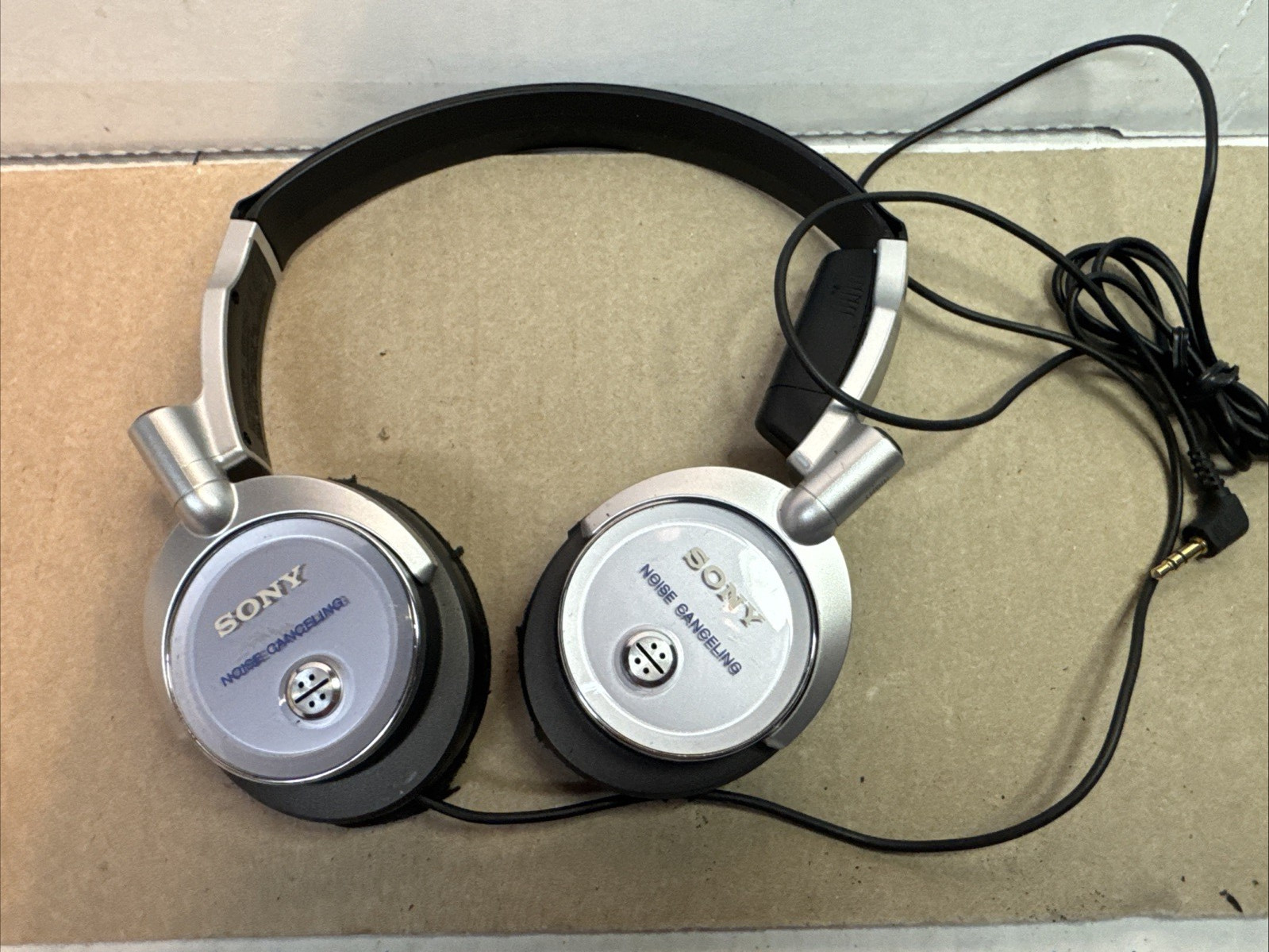 Sony MDR-NC6 Active Noise Cancelling Headphones Over-Ear : Needs New Ear Pads