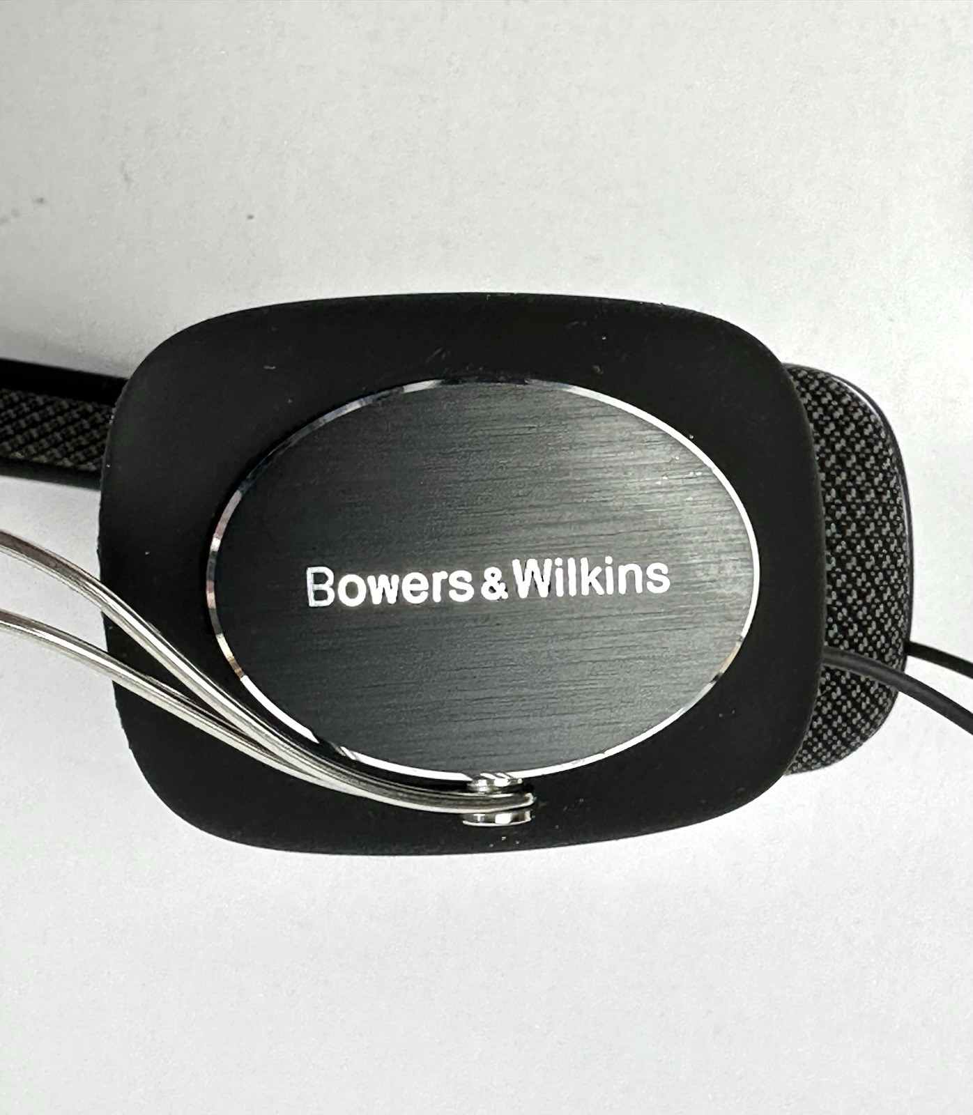 Bowers & Wilkins P3 Headphones On-Ear Foldable Protective Hard Case Excellent