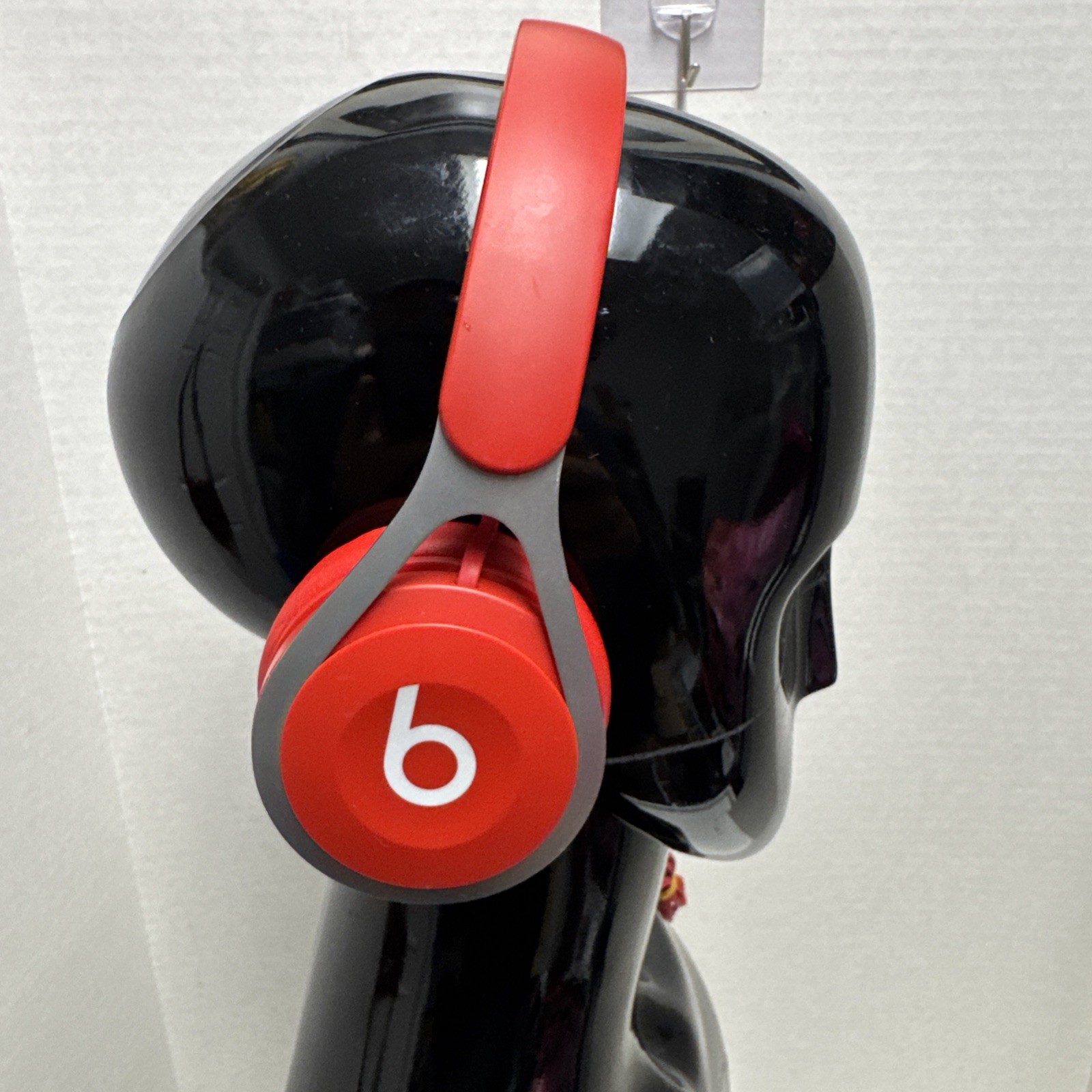 Beats by Dre Foam On Ear Wired Red Headphones Silver Metal Sides Unisex Powerful