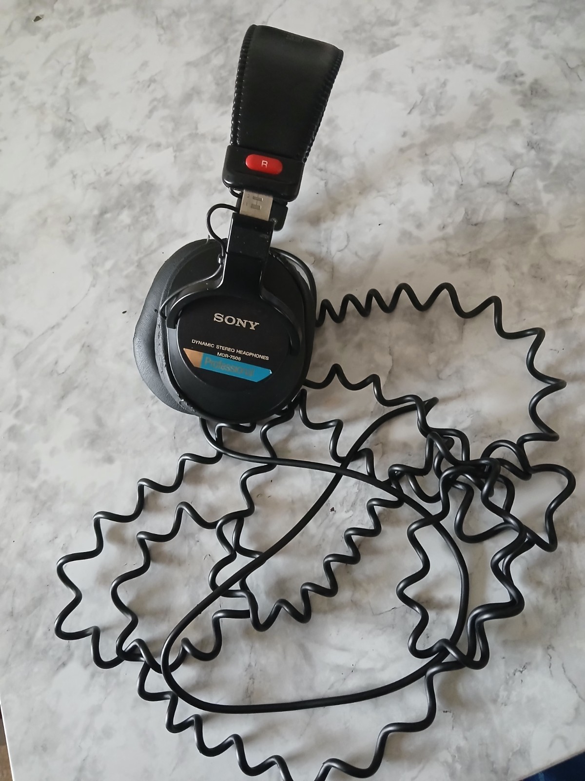 SONY Professional Studio Headphones Monitors: MDR-7506 – Tested -& Work.