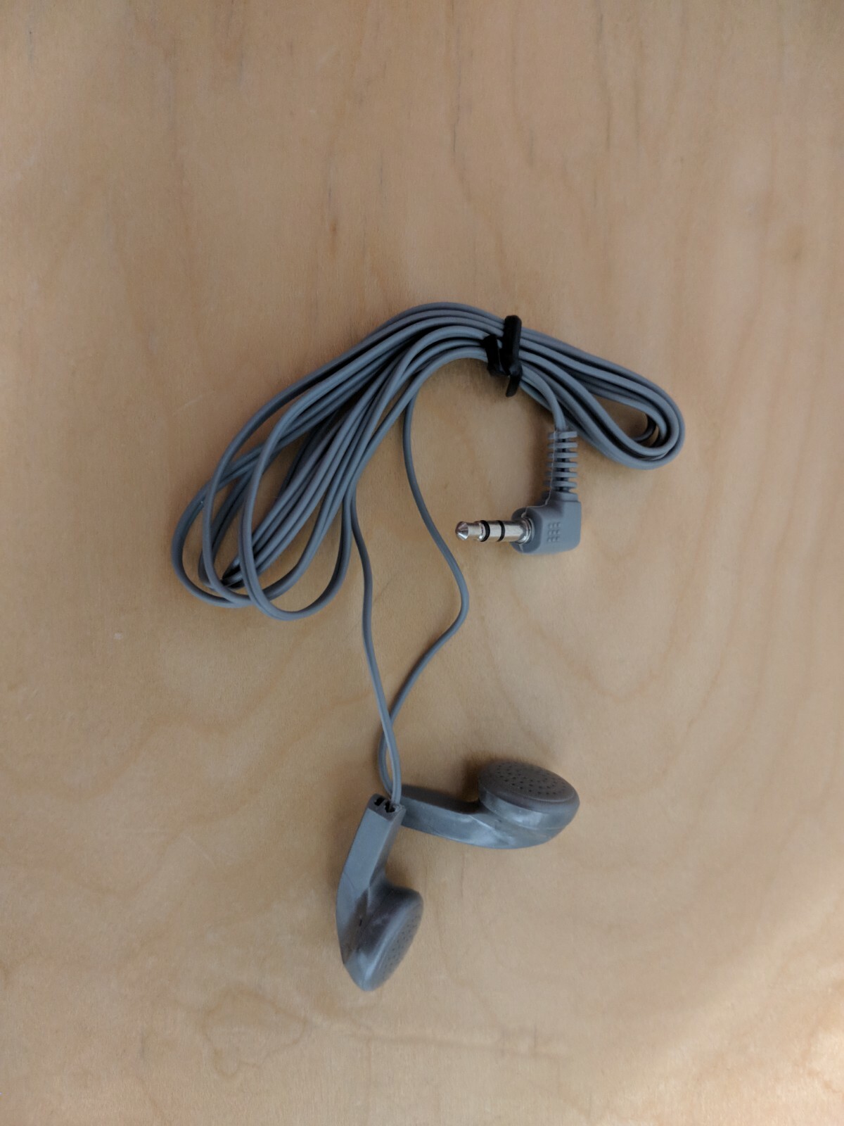 Earbud headphones gray 48 inches