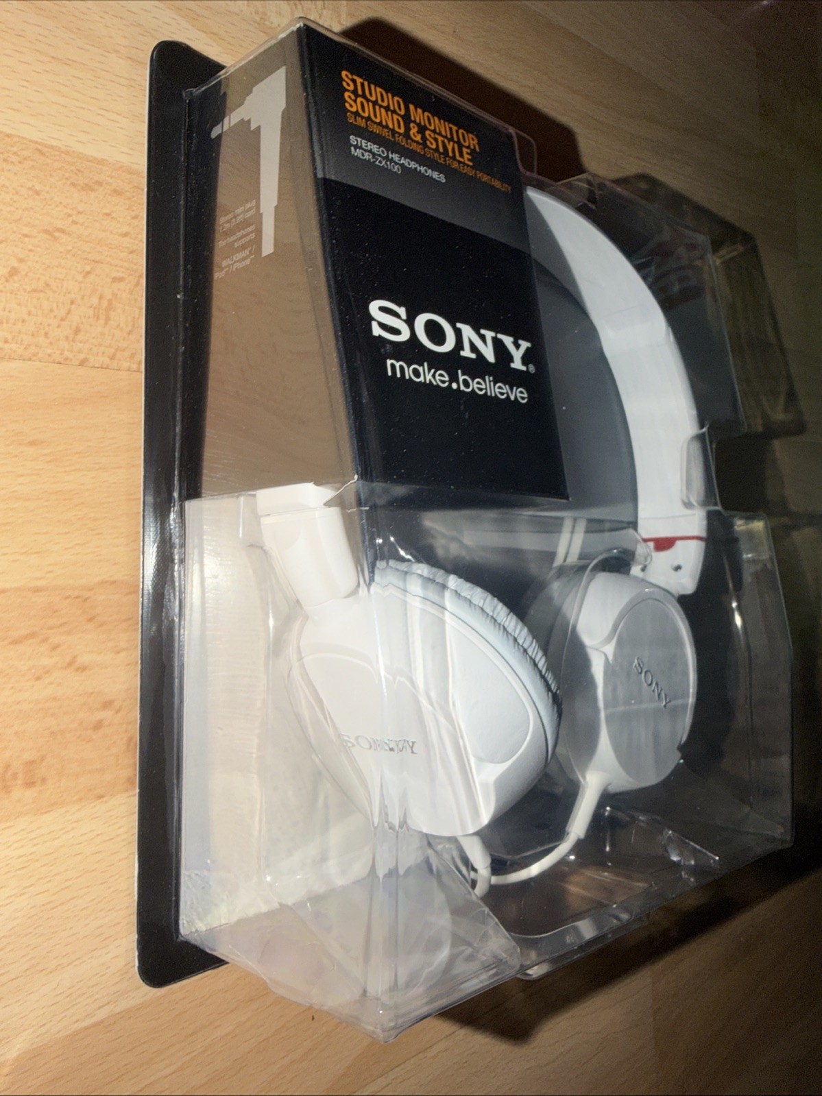 Sony MDR-ZX100 On-Ear Headphones White Closed Back Stereo Foldable 3.5mm L-Plug
