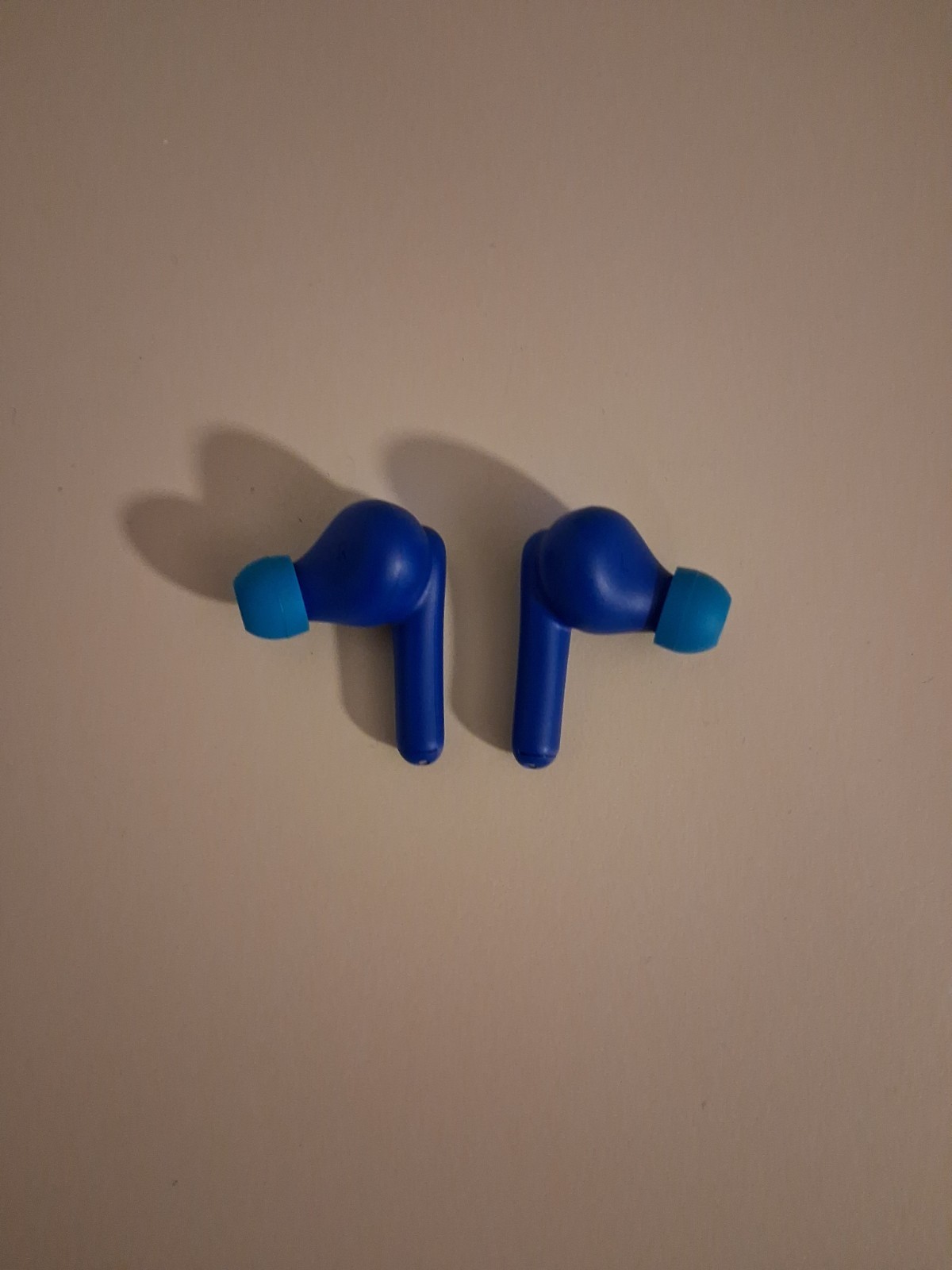 Belkin SoundForm Nano 2 Bluetooth Kids Earbuds – Volume Limited, Sports – Blue