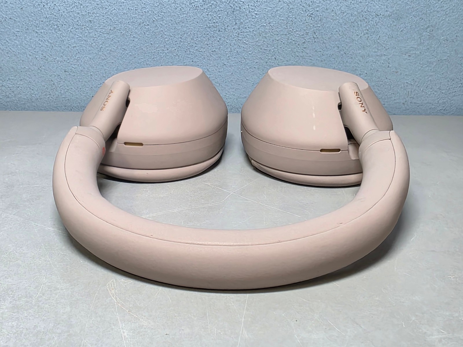 Sony WH-1000XM5 Active Noise-Cancelling Bluetooth Headphones in Smoky Pink!