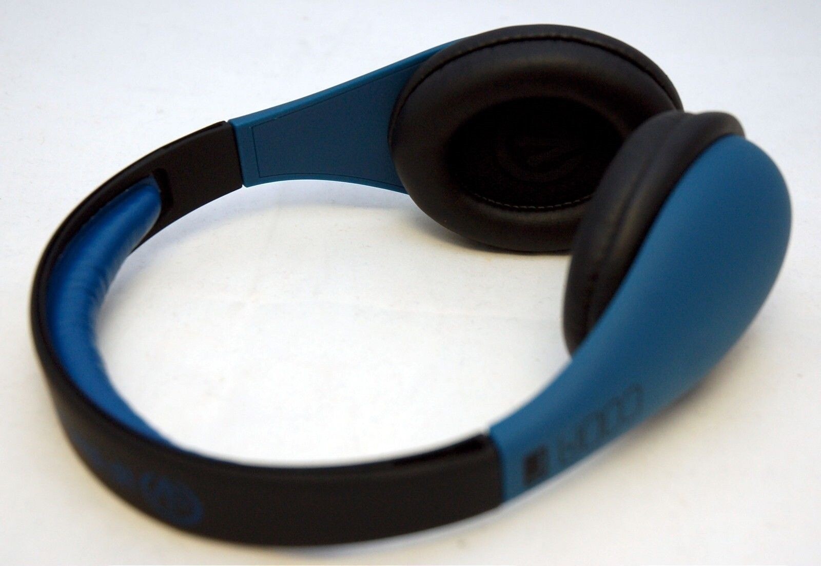 iFrogz CODA Over the Ear Headphones BLUE Stereo Audio Soft Touch MP3 Phone Wired