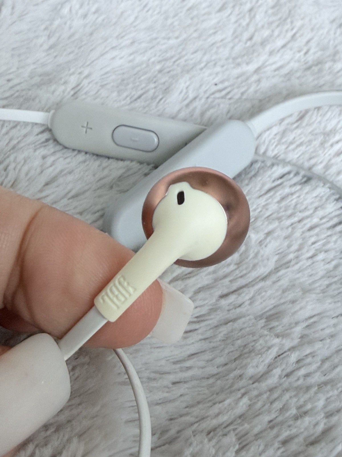 JBL Tune 205BT Wireless Earbud Headphones – White/Rose Gold