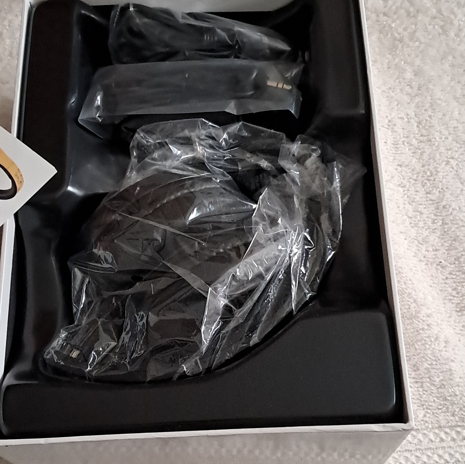 Velodyne vFree Bluetooth Wireless Over-Ear Headphones Built-In Mic Black