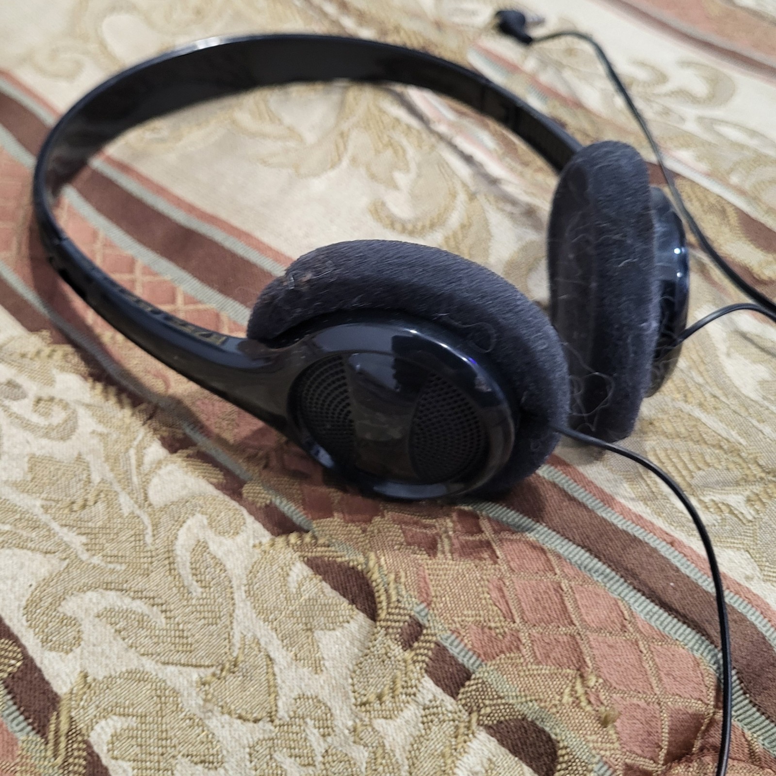 ONN On-Ear Headphones Lightweight Design and Adjustable 3.5mm Aux Plug 131407