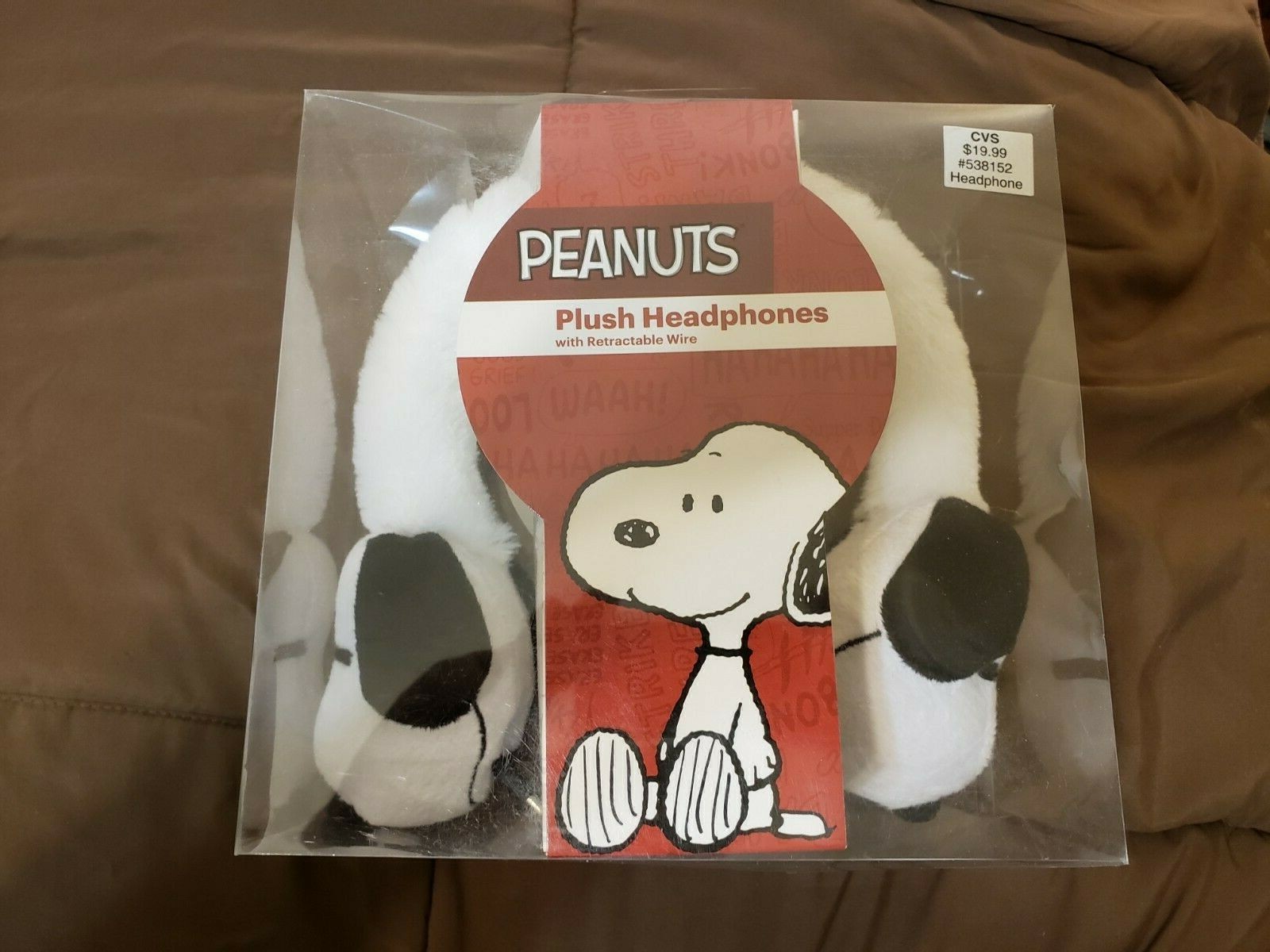 NIP Kid Safe Peanuts Black & White SNOOPY Plush Headphones w/Retractable Wire