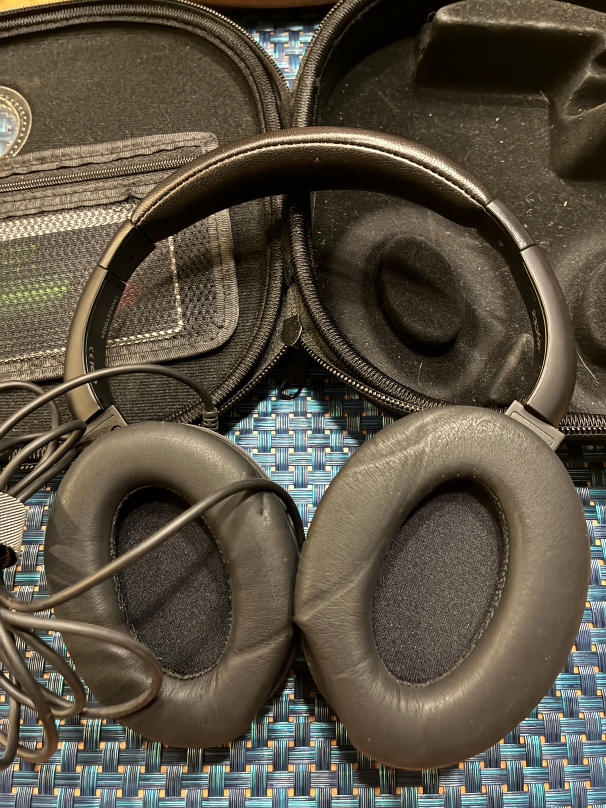 Air China Over the Head Earphones Vintage with Case – PREOWNED