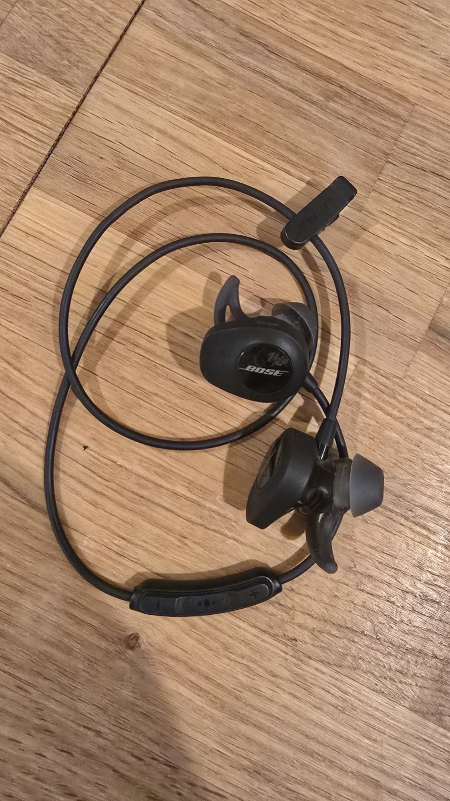 Bose SoundSport Wireless in Ear Neckband Headphones – Black