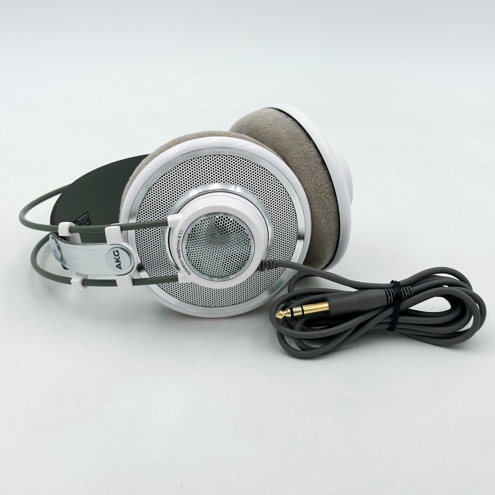 AKG K701 White Studio Open Air Type Headphones Tested Used