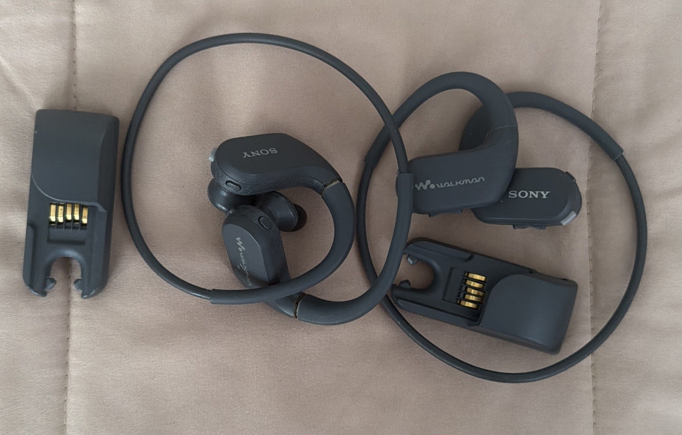 2 SONY Walkman W/Bluetooth Wireless Technology NW-WS413 Black – Parts Or Repair