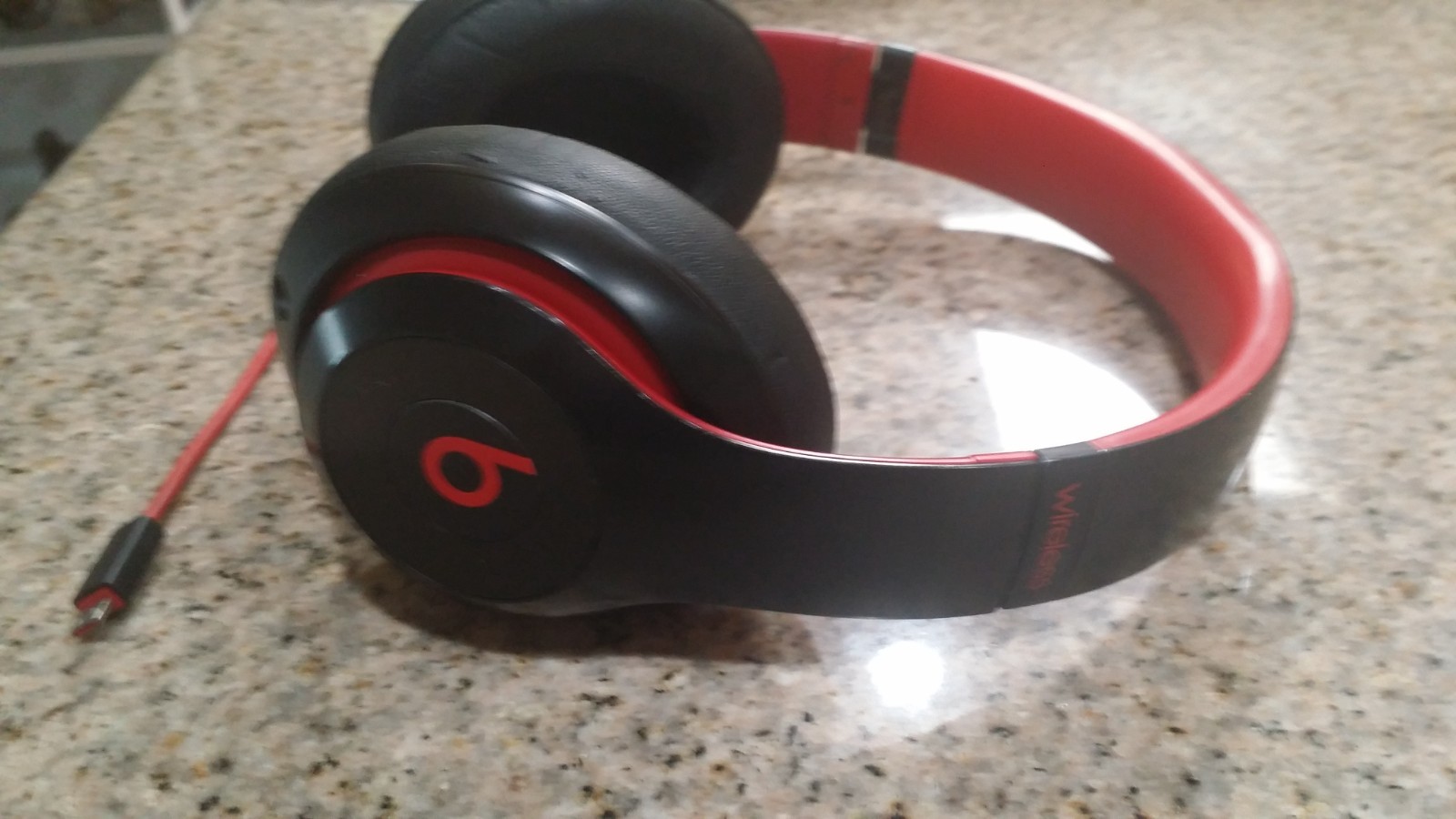 Beats by Dr. Dre Studio 3.0 Wireless Bluetooth Over-Ear headphones Red/black