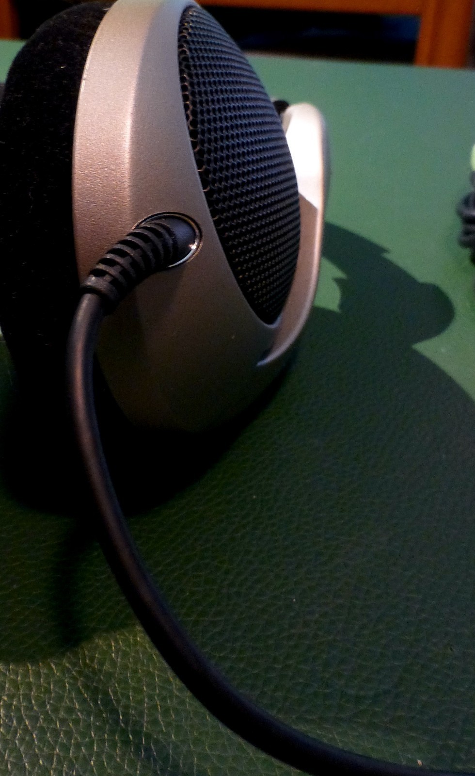 SENNHEISER HD555 HEADPHONES – Black/Gray