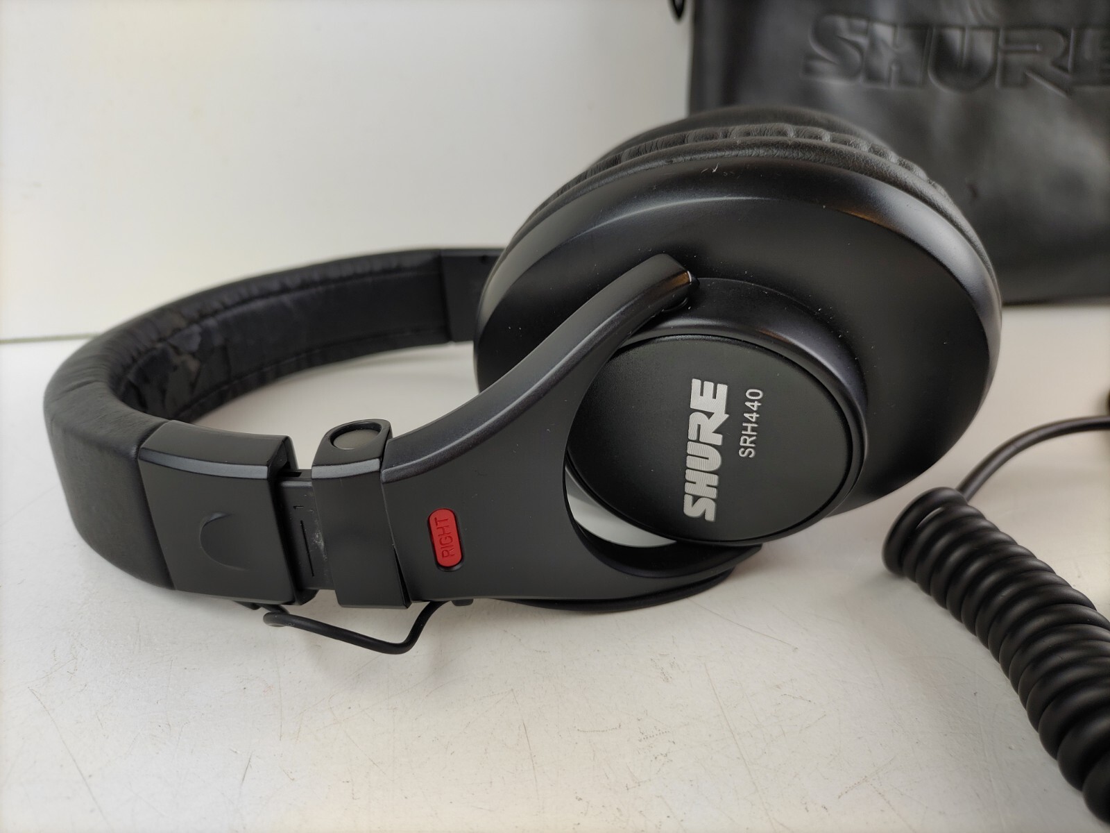 Shure SRH440 Professional Studio Headphones – Pre-owned