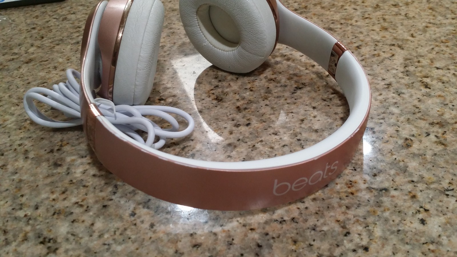 Beats by Dr. Dre Solo 4 – Wireless Bluetooth On-Ear Headphones Saint Gold