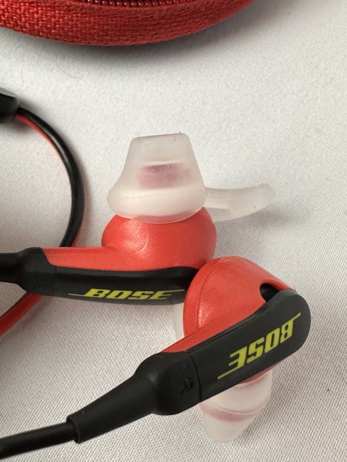 Bose Soundtrue In Ear WIRED Earphones Earbuds Red & Black with Case