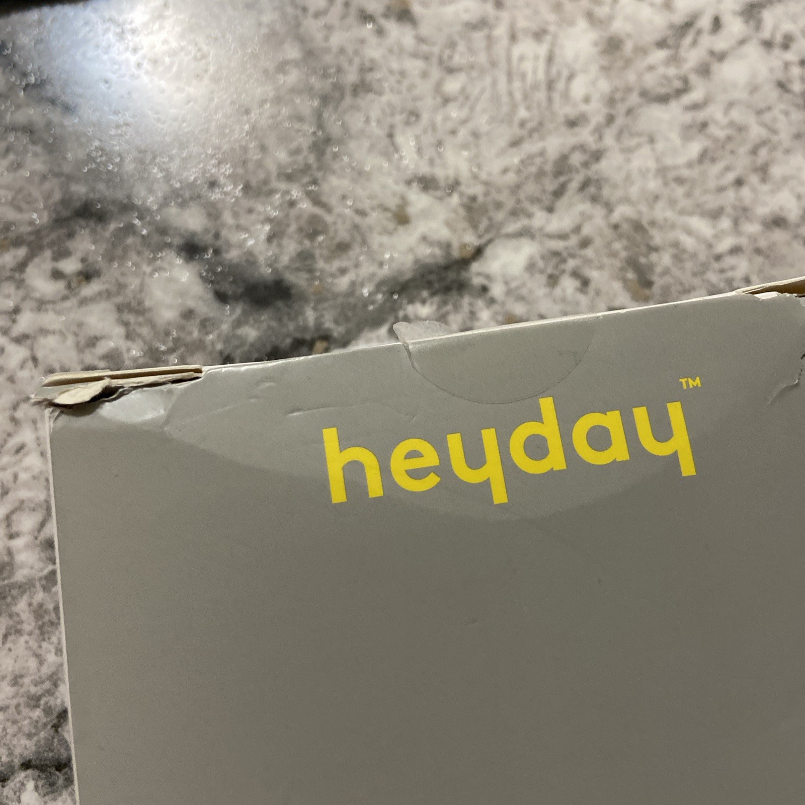 Heyday Wired Earbuds Candy Pink 3.5mm Aux In-Line Mic Remote Headphones New