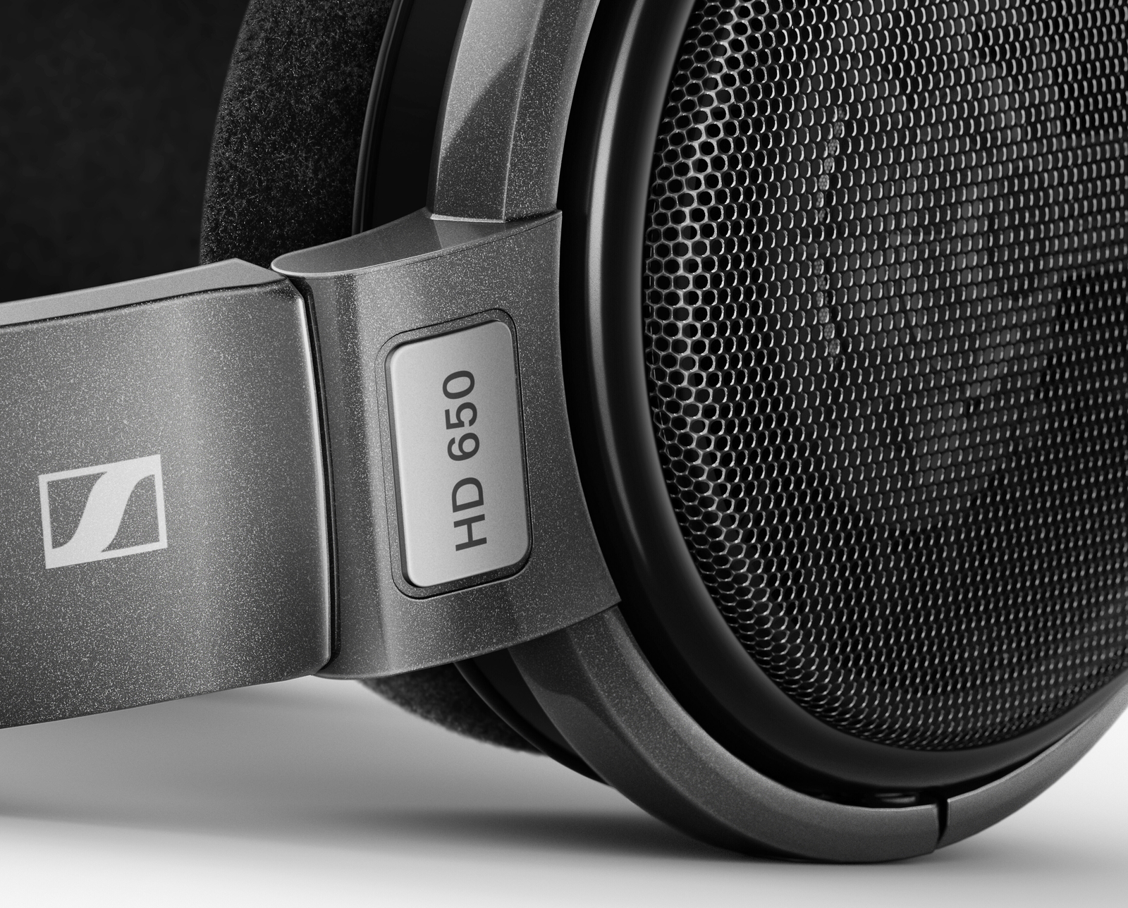 Sennheiser HD 650 Audiophile-grade stereo headphone