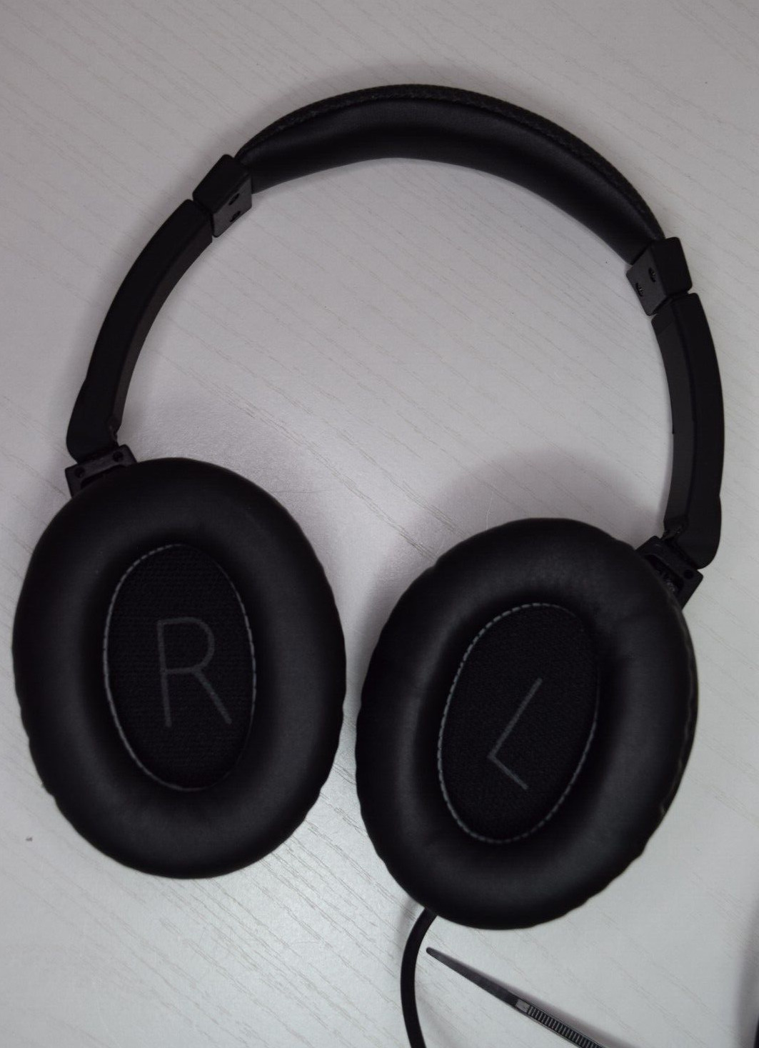 Delta Studio Premium Headset Headphones First Class Over Ear 2 Pins Noise Cancel