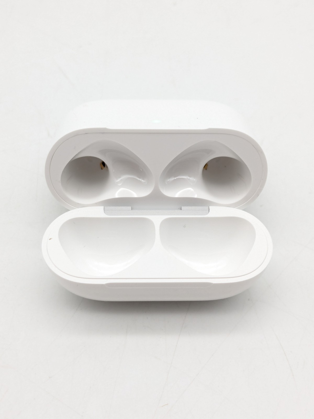 Apple AirPods 4 MXP63LL/A Earbuds w/ Charging Case | White | A3050 A3053 A3058