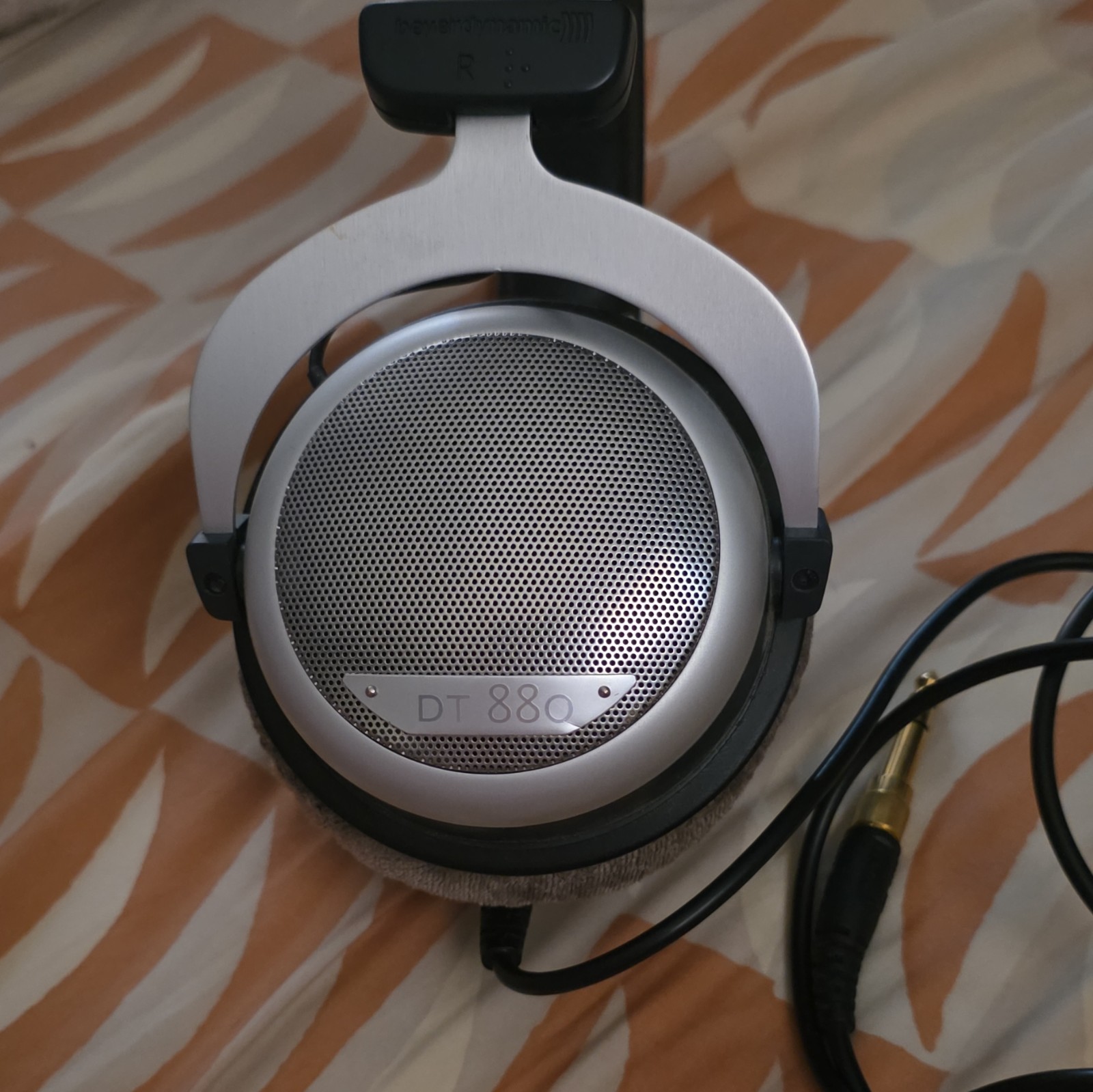 beyerdynamic DT 880 Open-Back Wired Over-Ear Headphones 250 Ohm Silver/Black