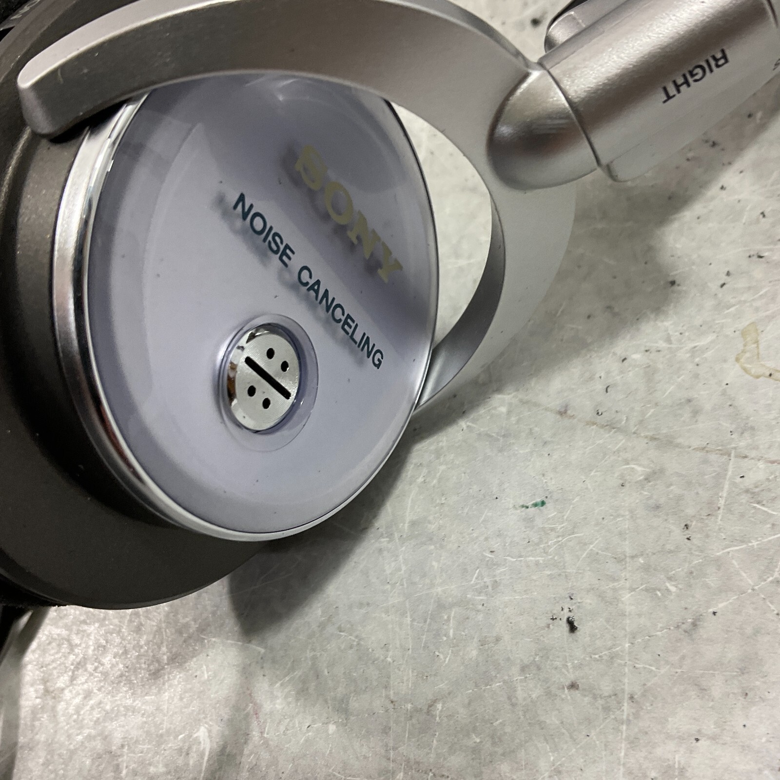 Sony MDR-NC6 Noise Canceling Portable Audio Headphones w/ Carrying Bag