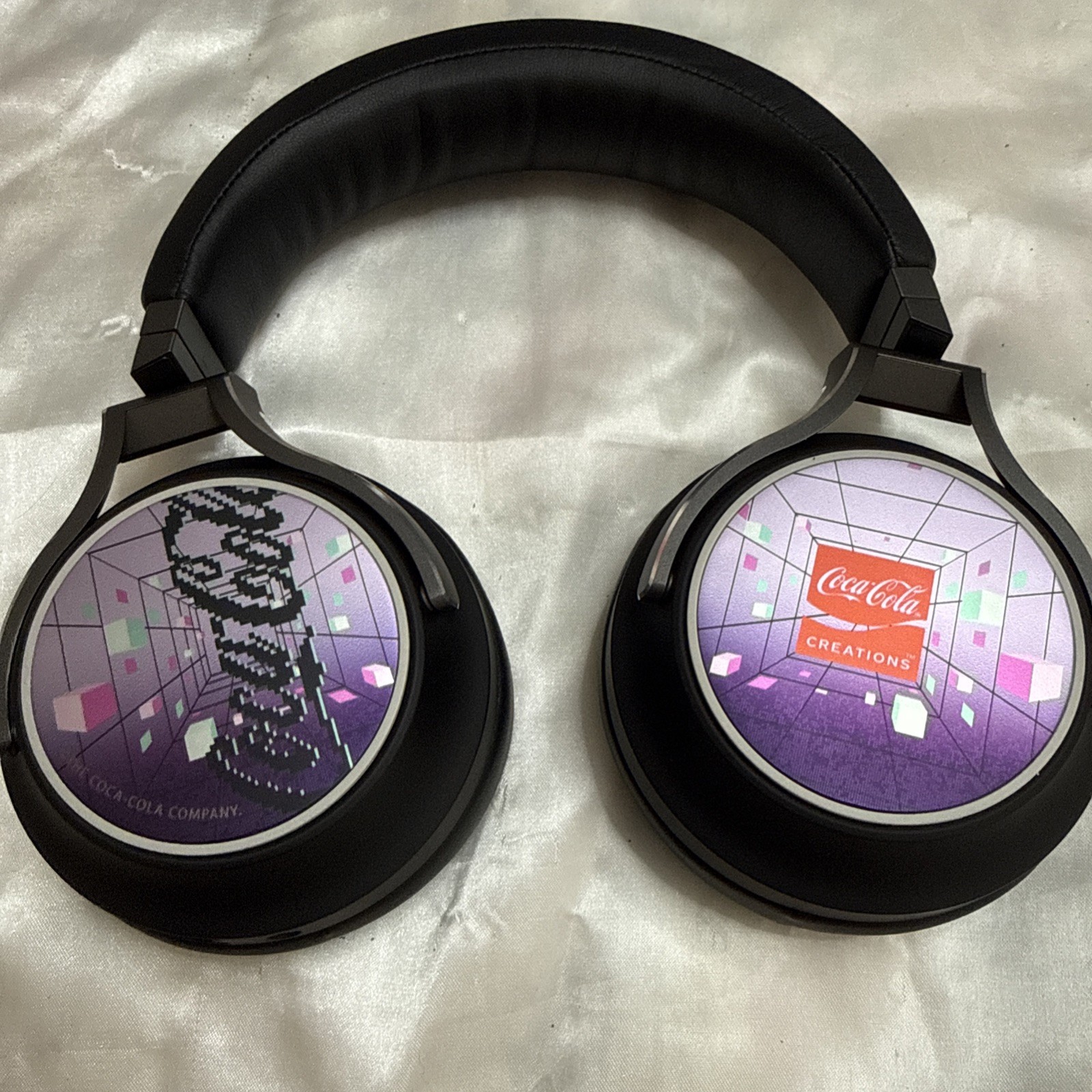 SCUF x Coca-Cola Creations Limited Edition Wired Gaming Headset Box & Mic