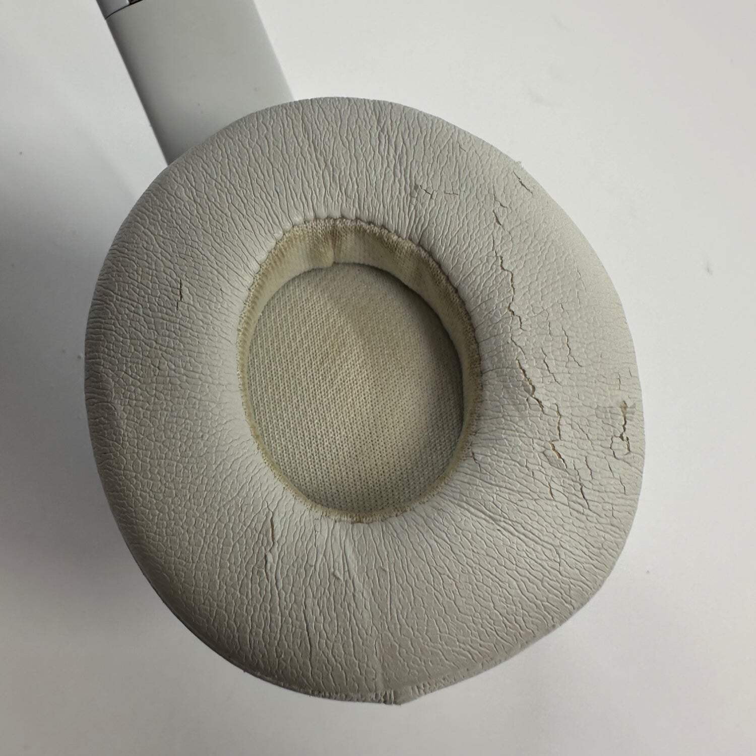 Beats Solo2 Wired Over-Ear Headphones White B0518