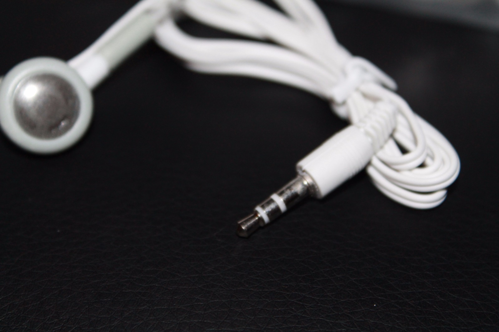 Pack of 10 – 3.5mm Earbuds / Headphones / Earphones