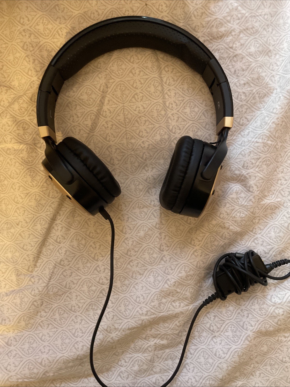 Noise Cancelling over-ear Headphones
