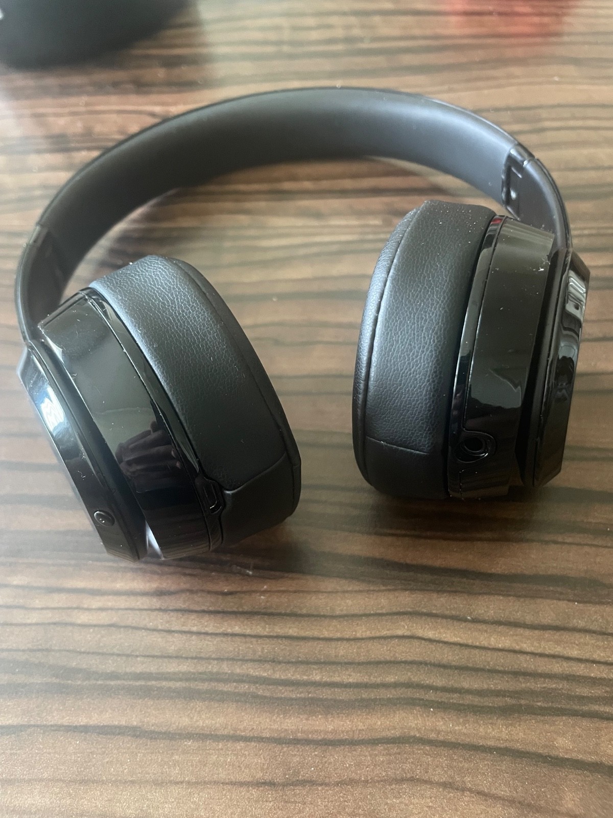 Beats by Dr. Dre Solo3 Over the Ear Headphone – Gloss Black