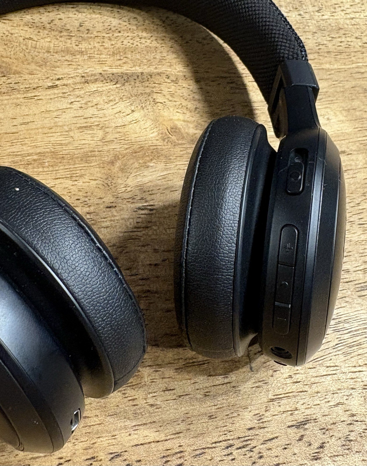 JBL Live 460NC Wireless On-Ear Noise-Cancelling Headphones – Black Open Box