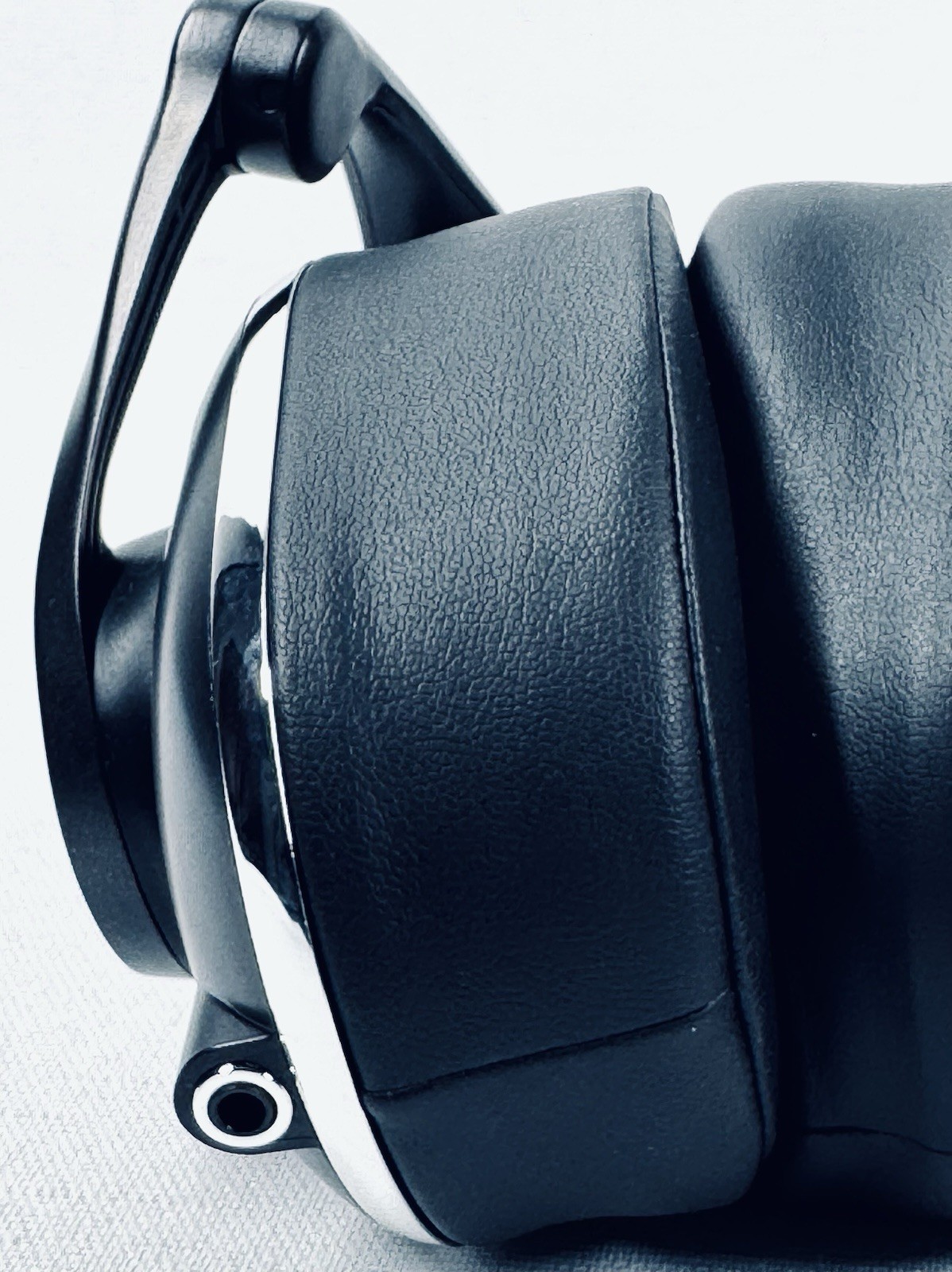 Blue Lola Over-Ear High-Fidelity Sealed Headphones Black Audio