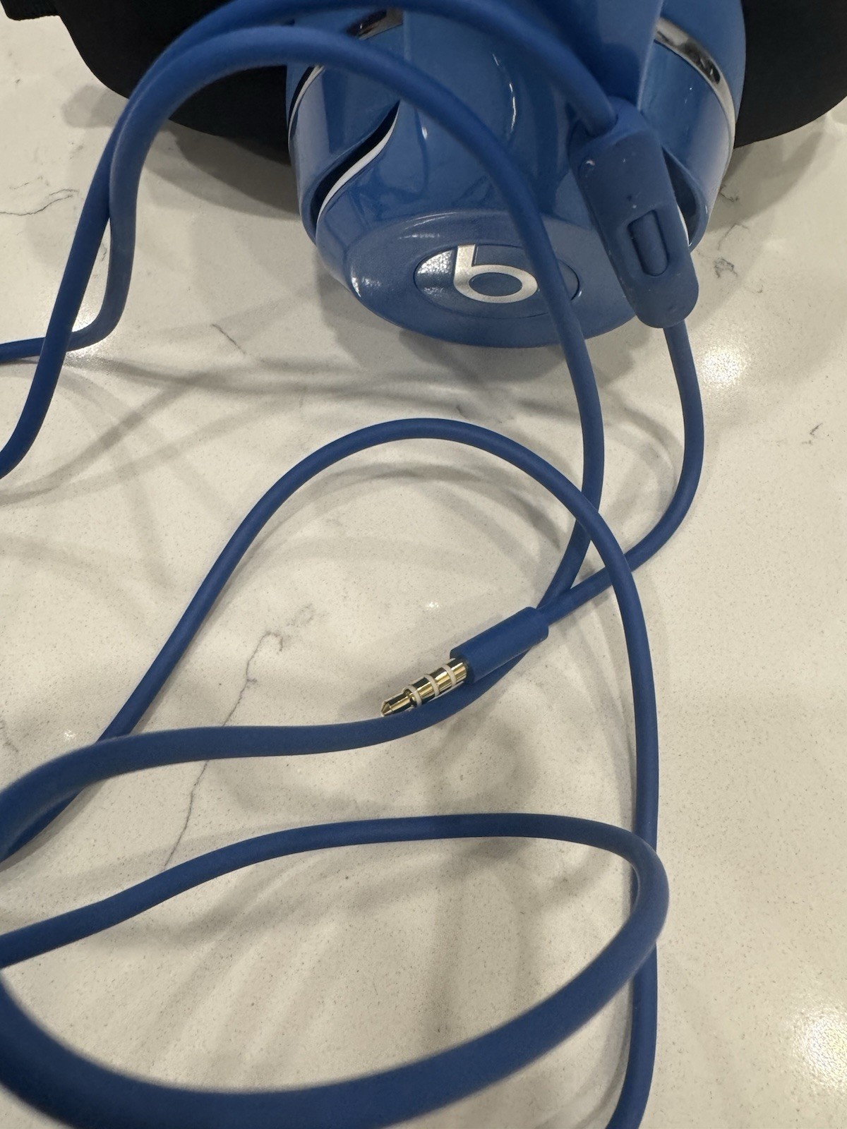 Beats by Dr. Dre Solo2 Over the Ear Headphones – Blue