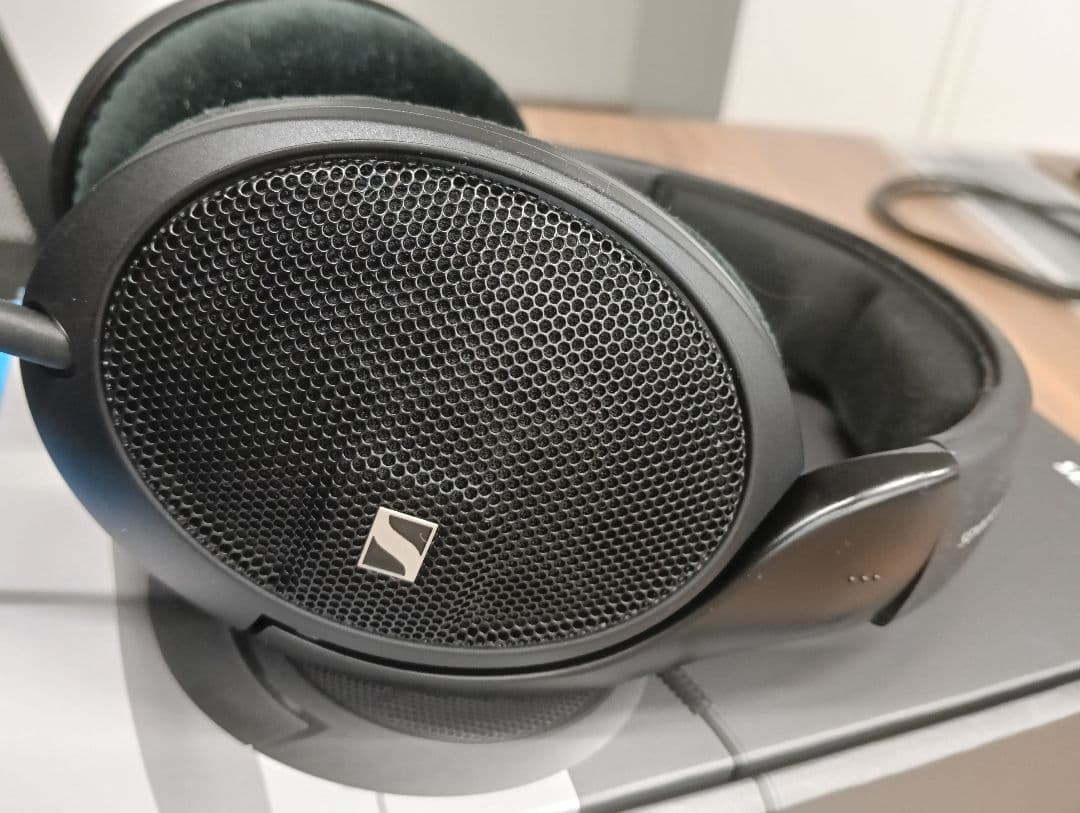 Sennheiser HD 560S Headphones 8075