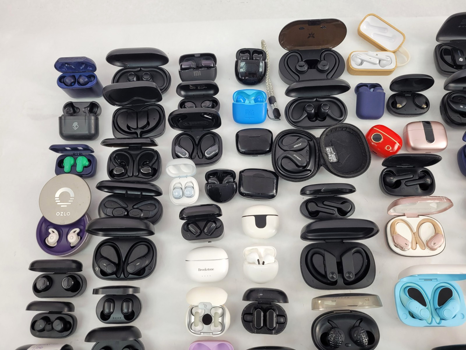 LOT OF 100 Skullcandy ALTEC TOZO Brookstone Generic In-ear Bluetooth Earbuds (2)
