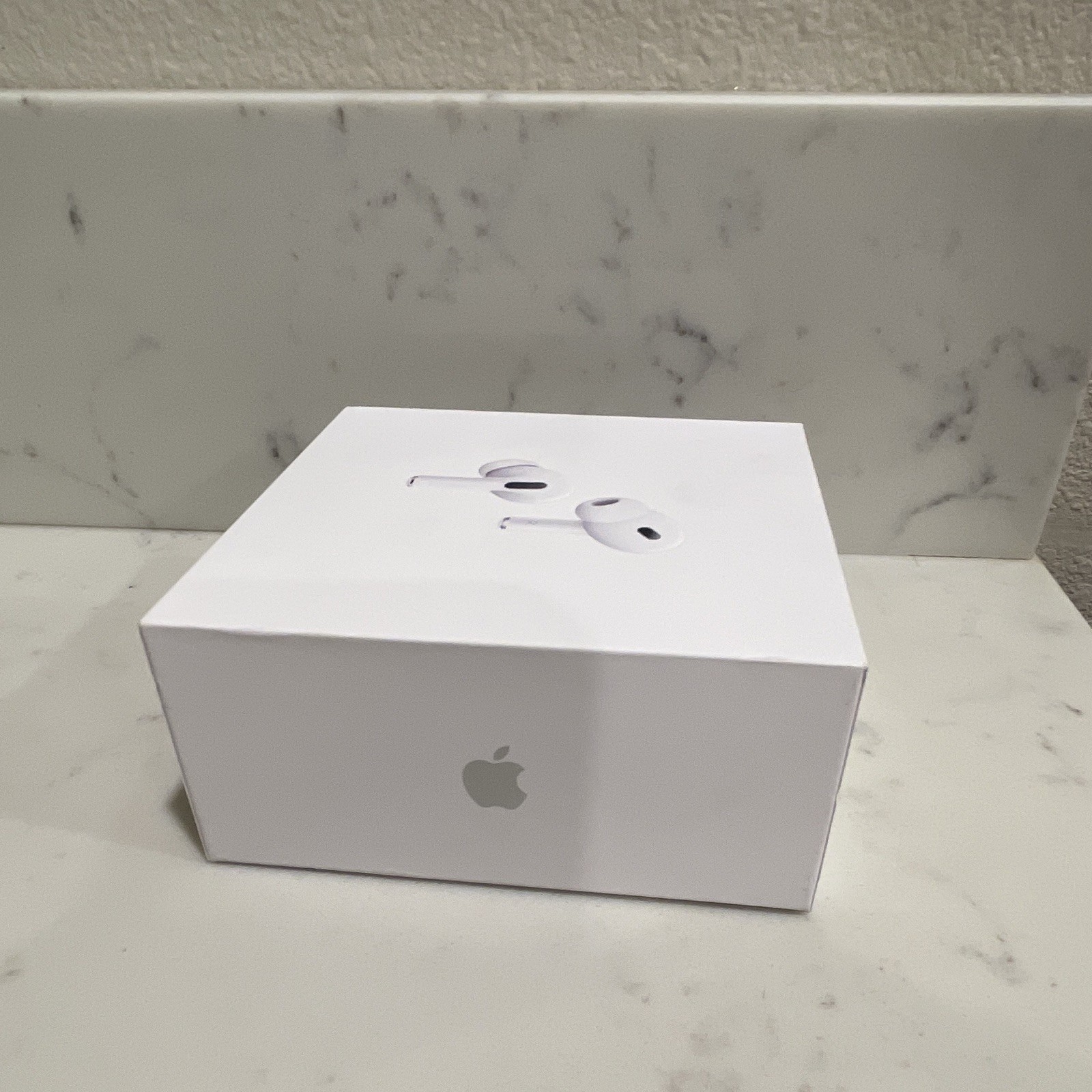 Apple AirPods Pro 2nd Gen MagSafe Case Bluetooth Wireless In-Ear Mic White