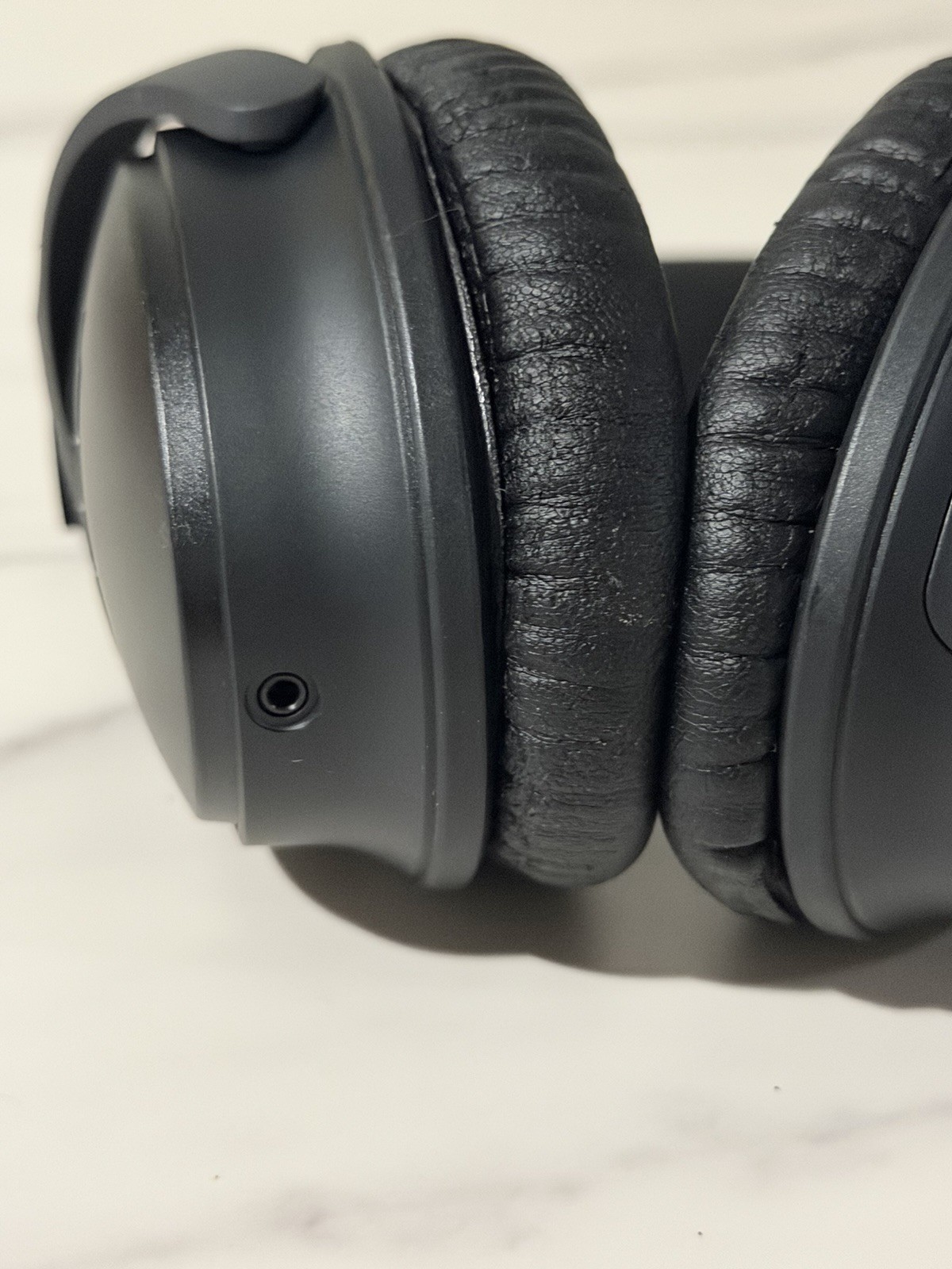 Bose QuietComfort 35 Over the Ear Wireless Headphones – Black