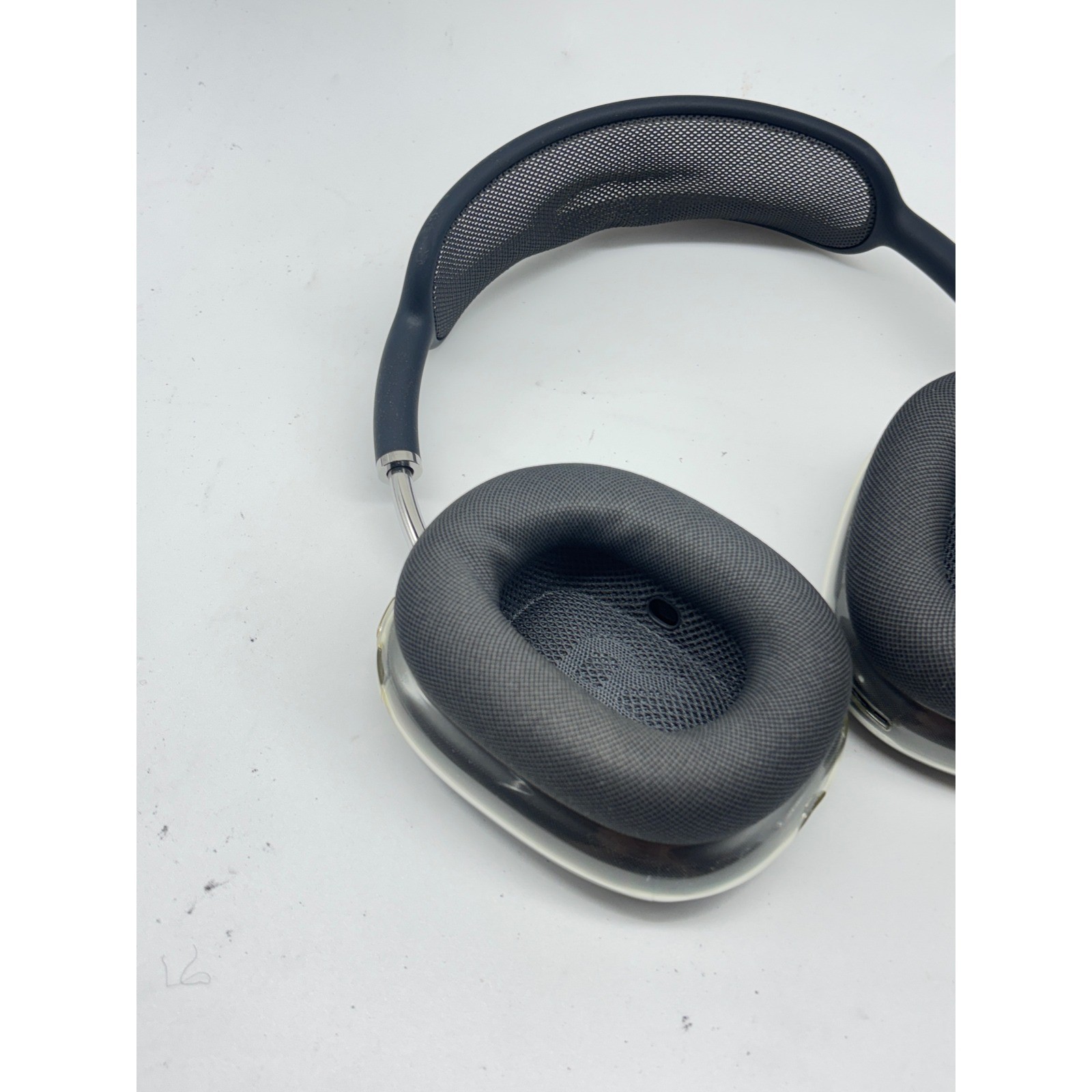 Apple AirPods Max Wireless Over-Ear Headphones Space Gray A2096 with Smart Case