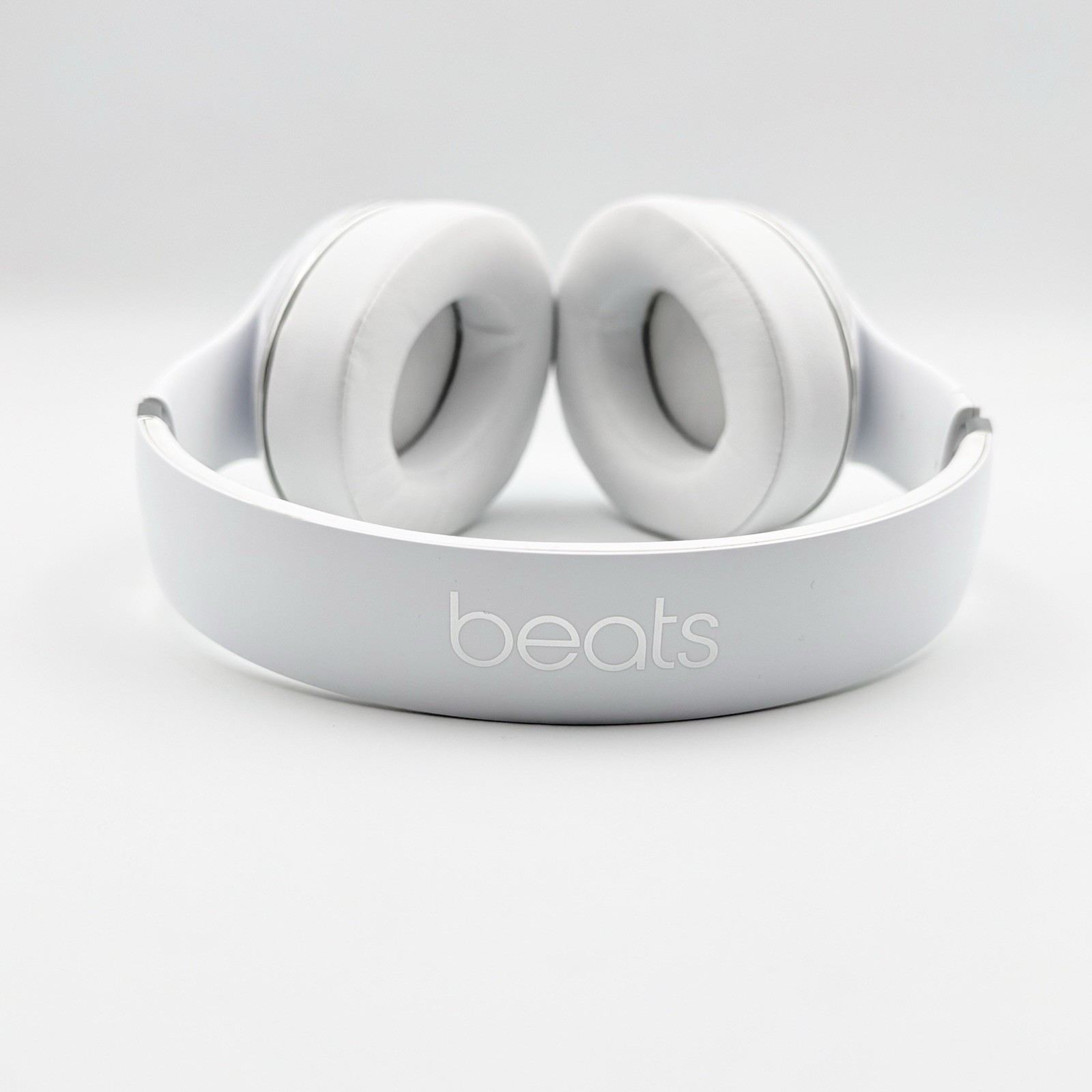Beats Studio3 Wireless Over-Ear Headphones White