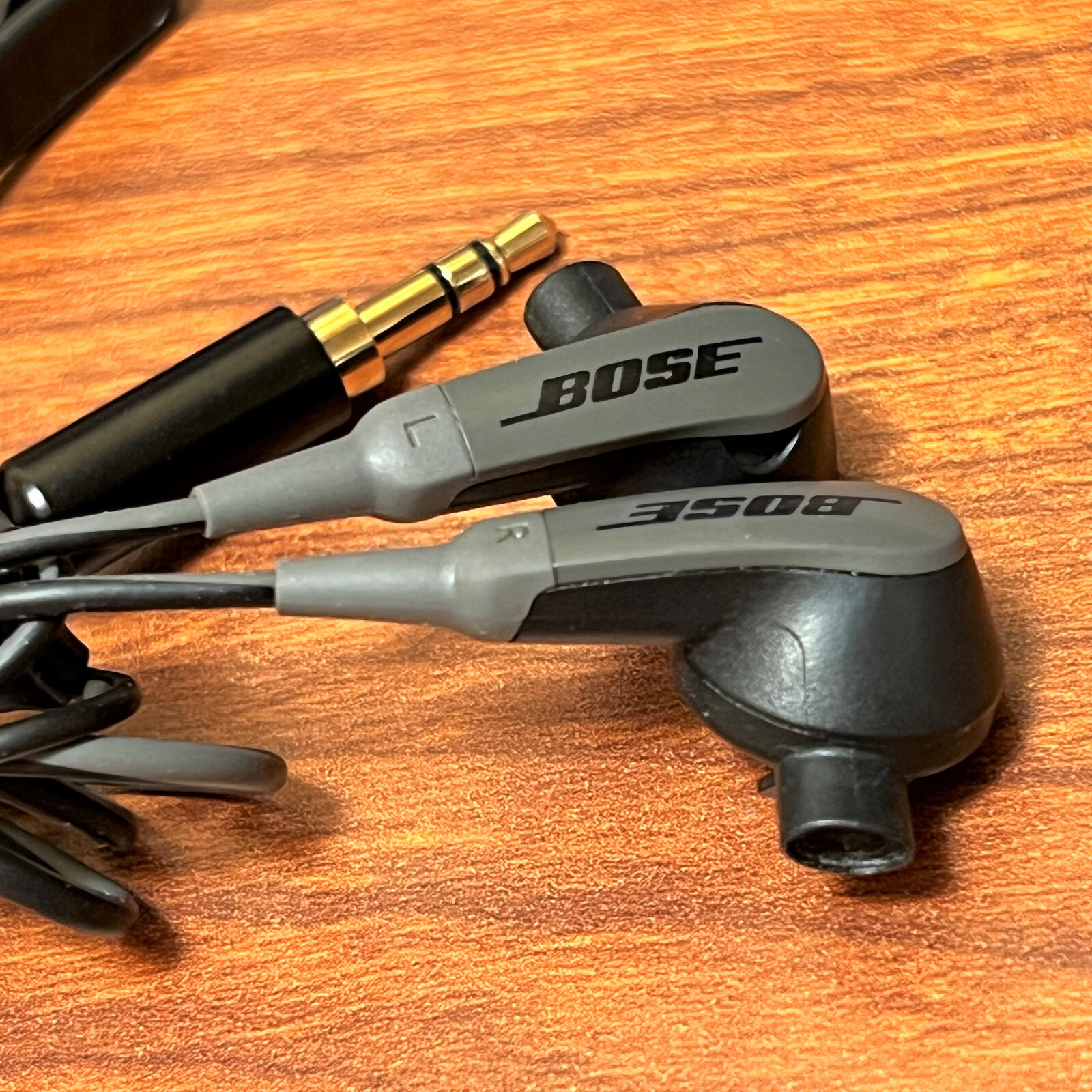NO REMOTE VERSION -Genuine Charcoal Bose SoundSport In Ear Wired Headphones