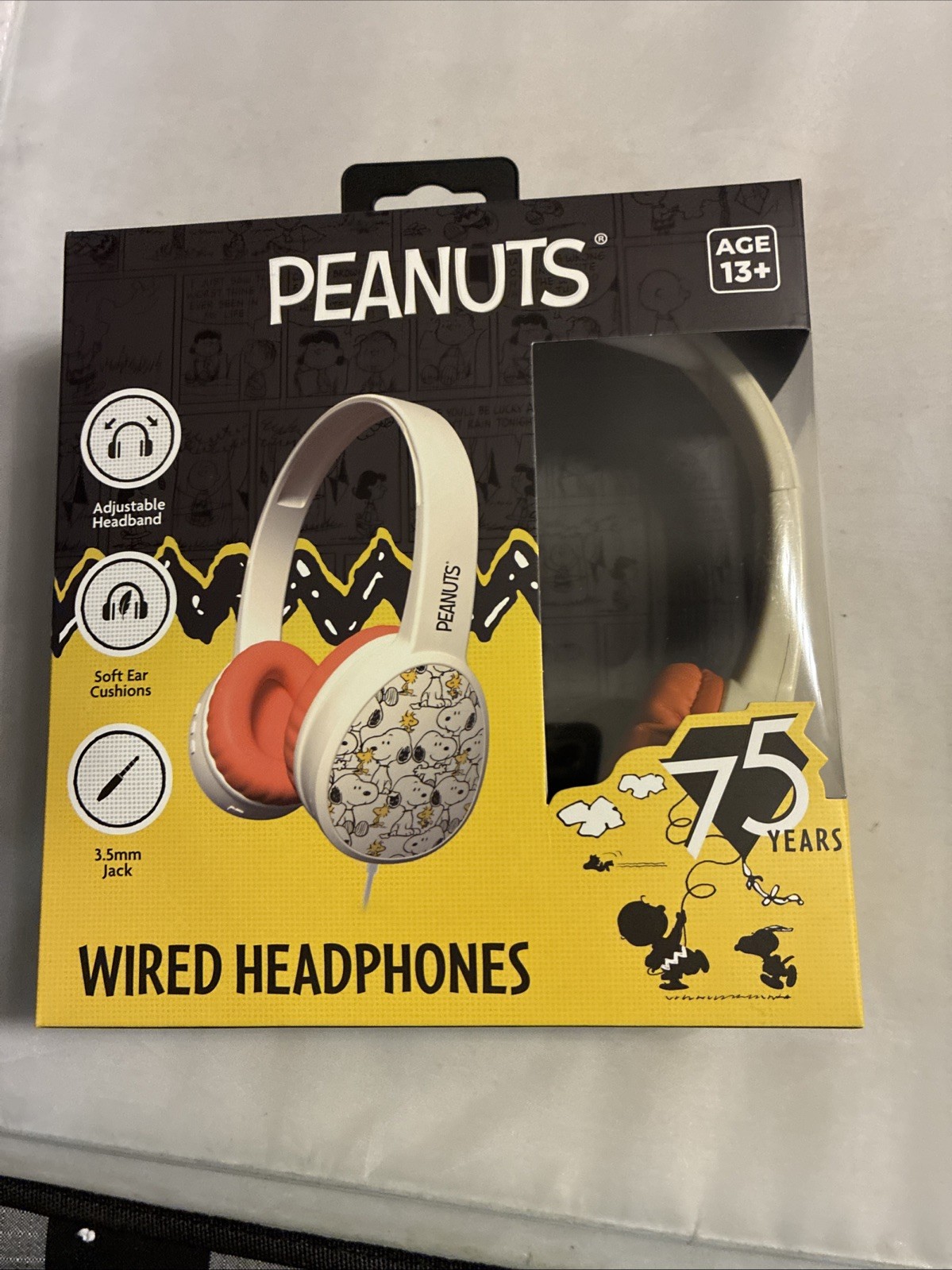 PEANUTS (2025) Wired Headphones (Black/Yellow) 75 Years Snoopy & Woodstock