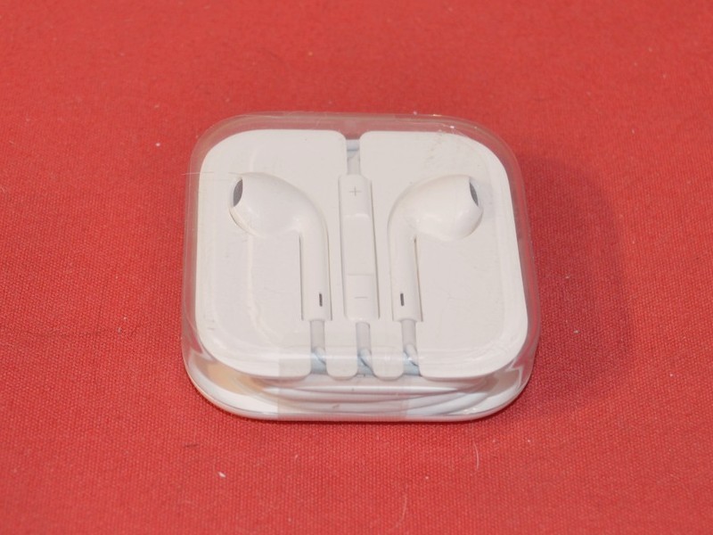 OEM Apple iPod iPhone iPad Earphones Headphones Earbuds Control 3.5 mm Plug Case