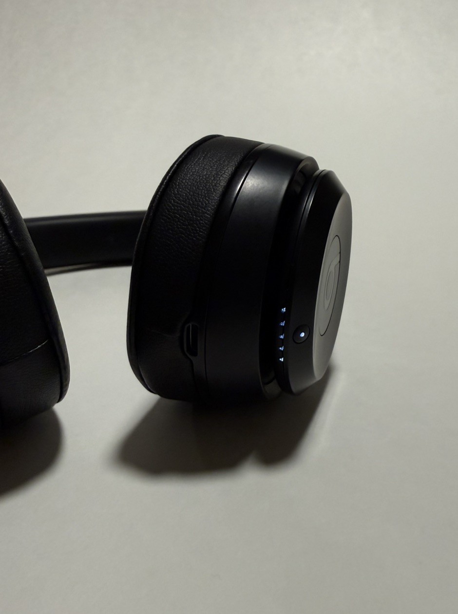 Beats by Dr. Dre Beats Solo3 Wireless On-Ear Headphones – Matte Black