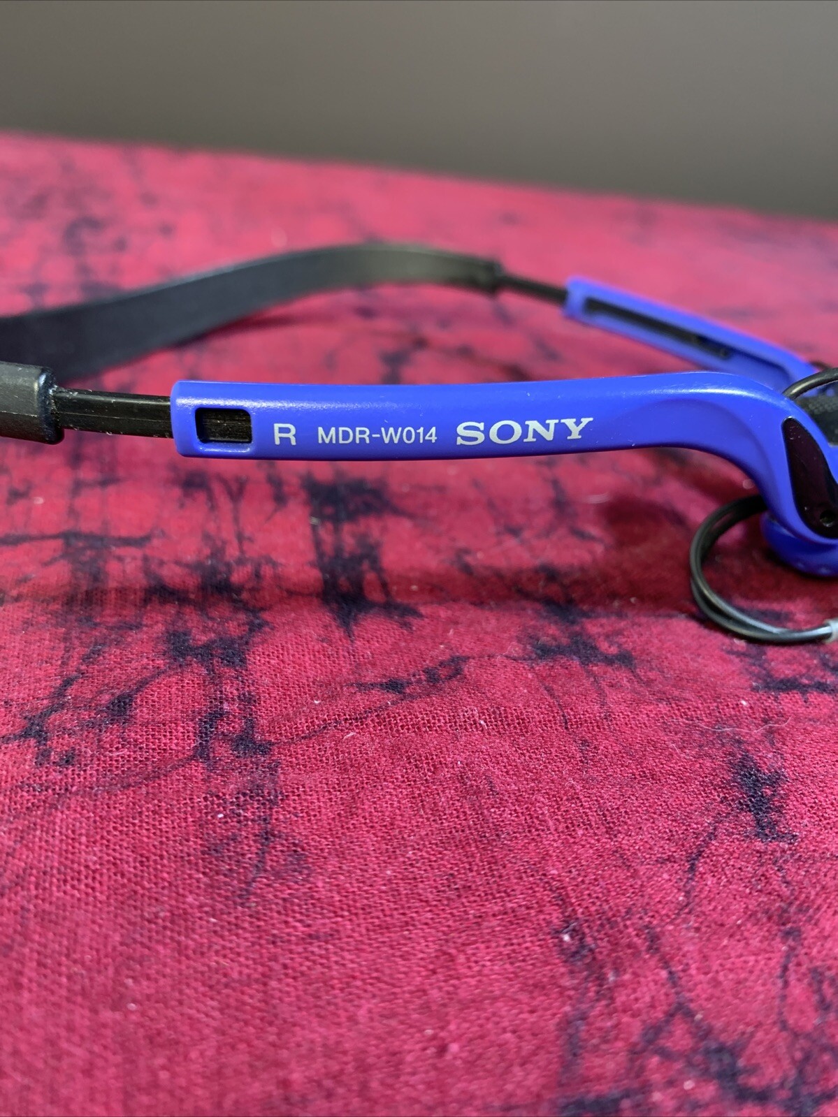 Rare Blue Sony Sports MDR-W014 Lightweight Vertical Wired Headphones