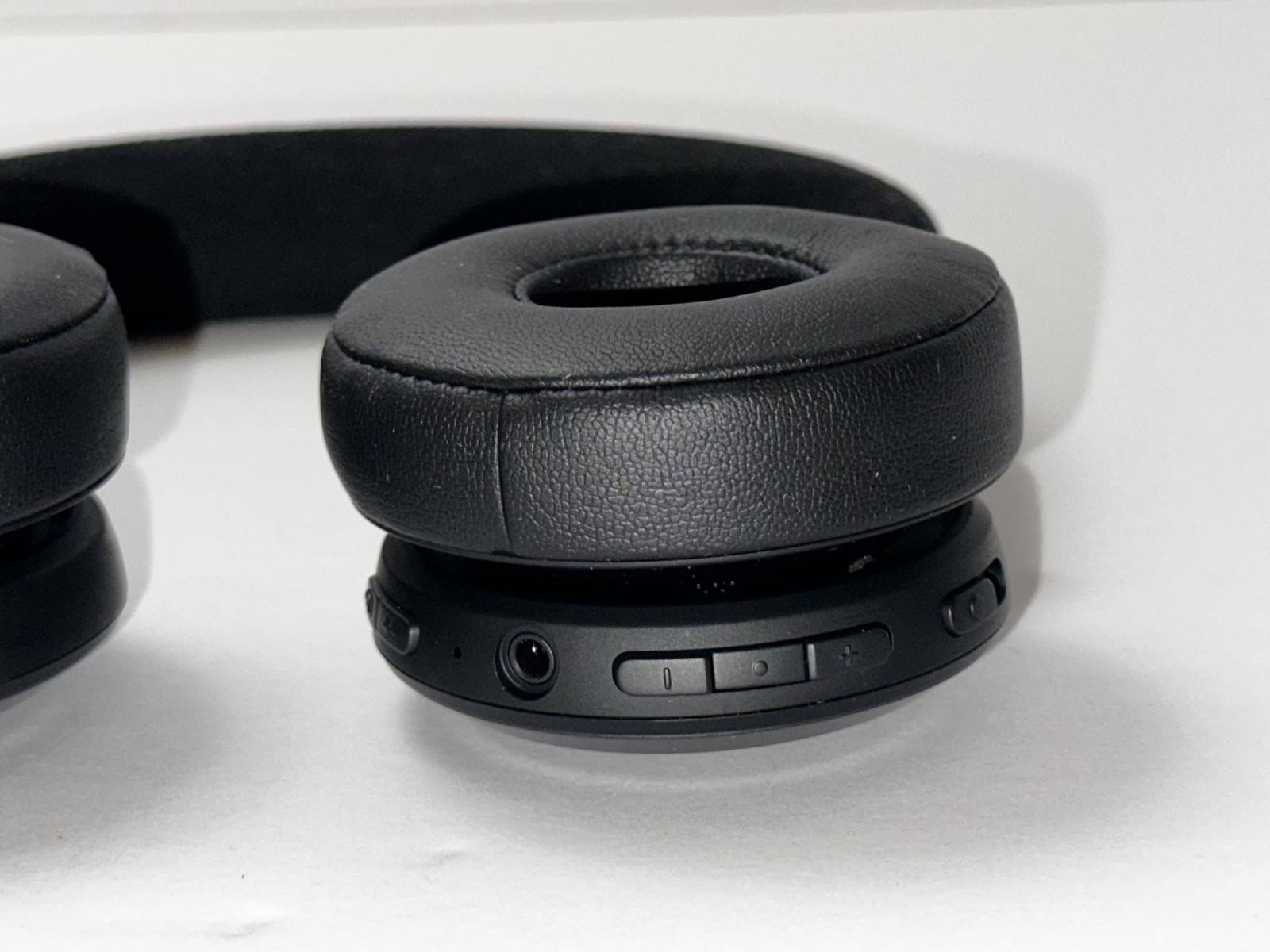 JBL Live 675NC Noise Cancelling Bluetooth On-Ear Wireless Headphones – Open Box